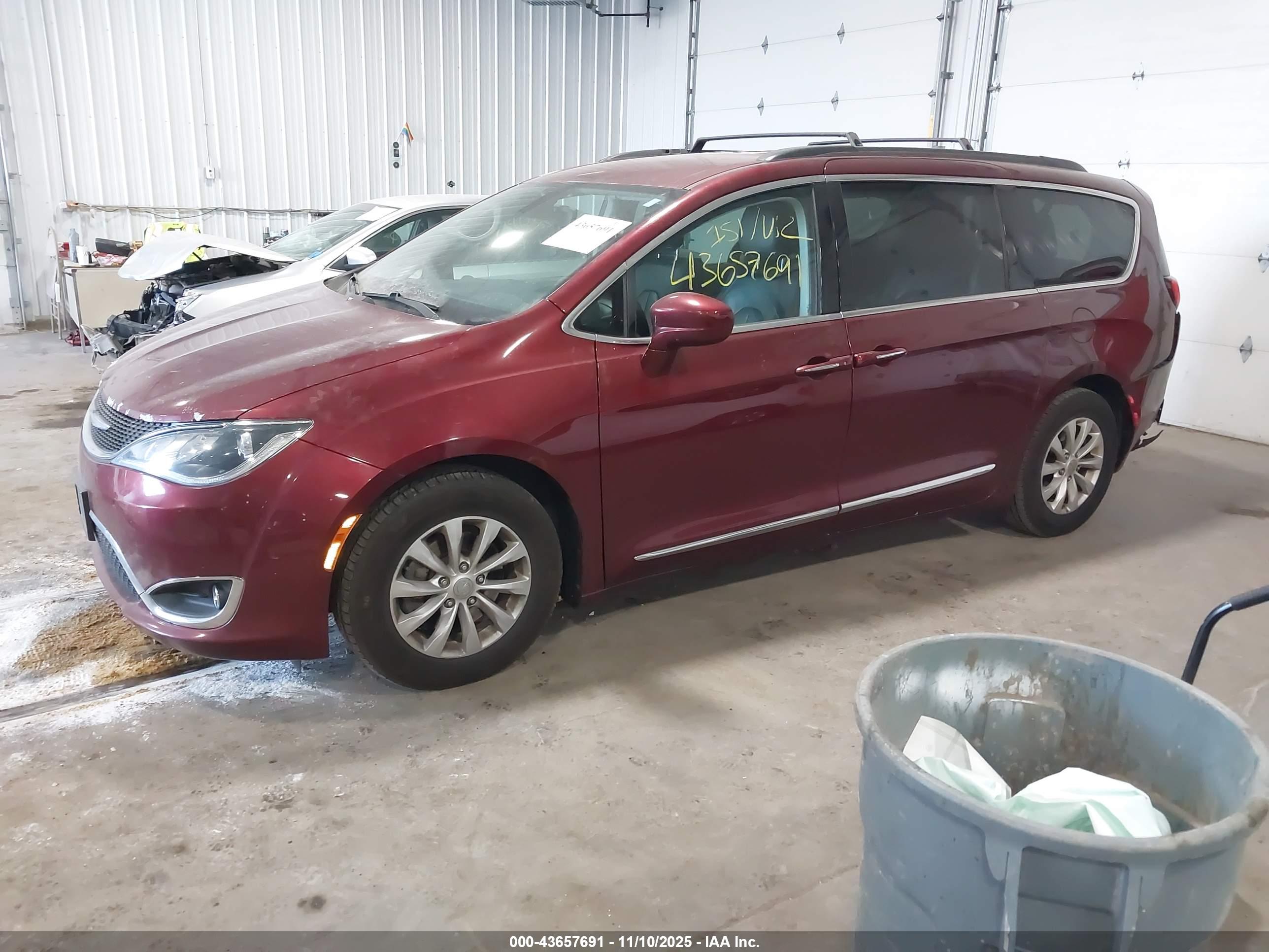 CHRYSLER PACIFICA image 2