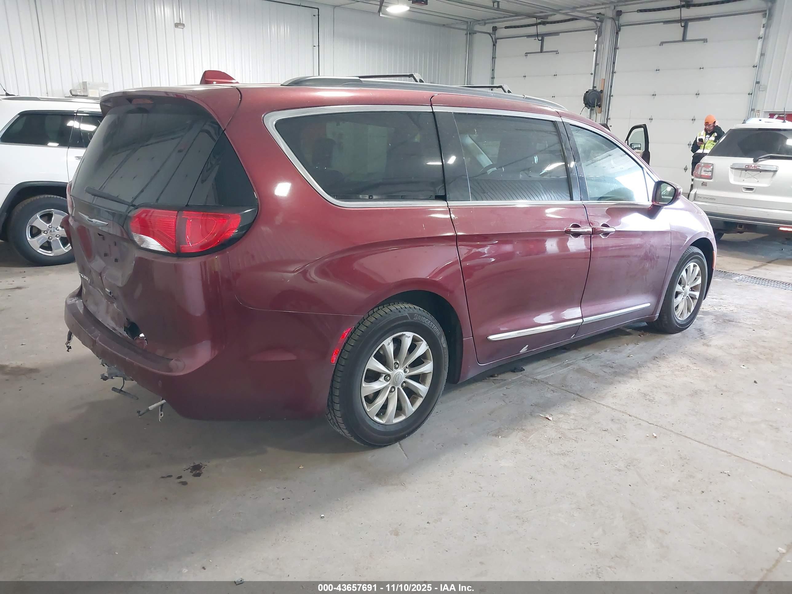 CHRYSLER PACIFICA image 4