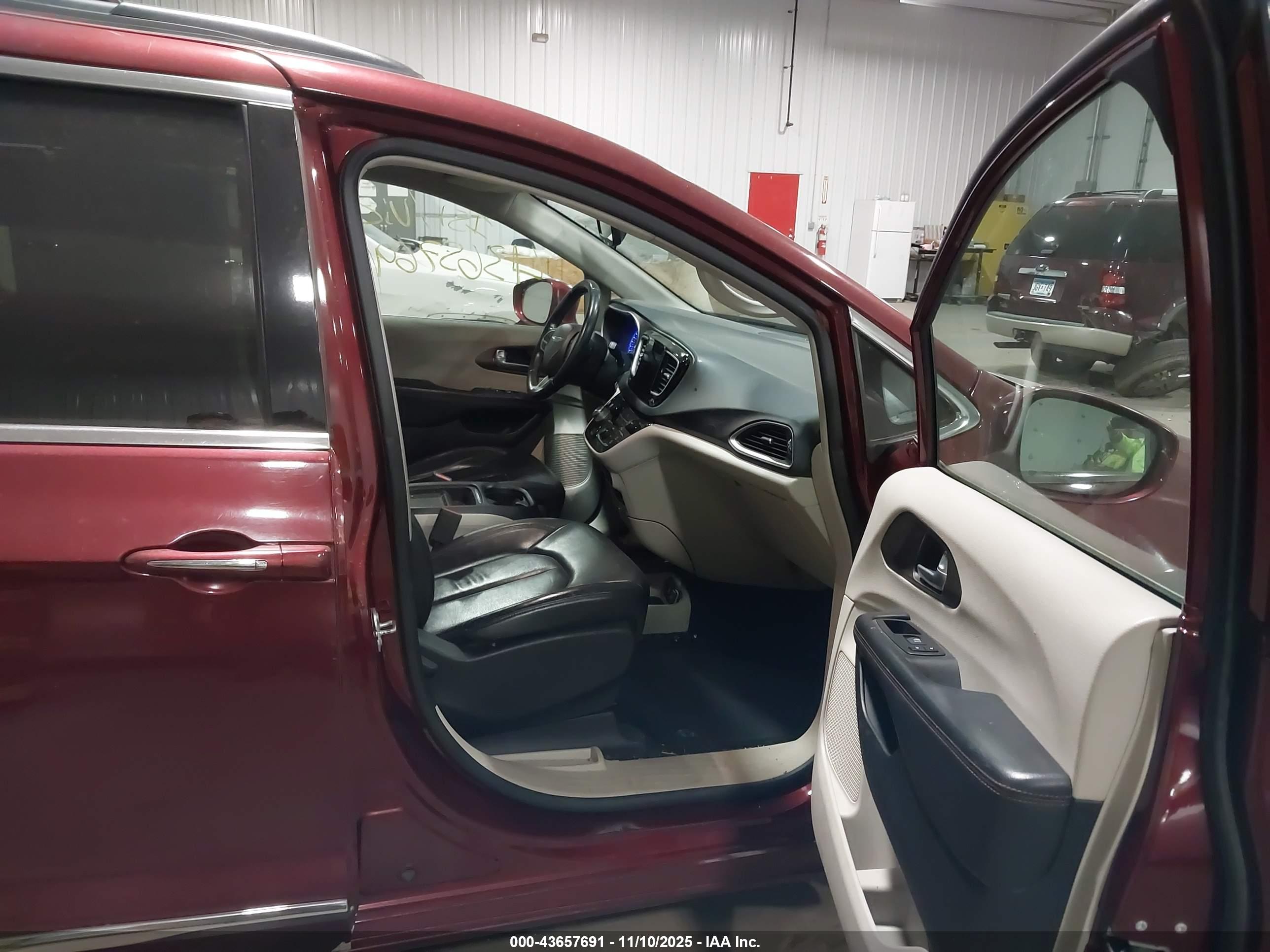 CHRYSLER PACIFICA image 5