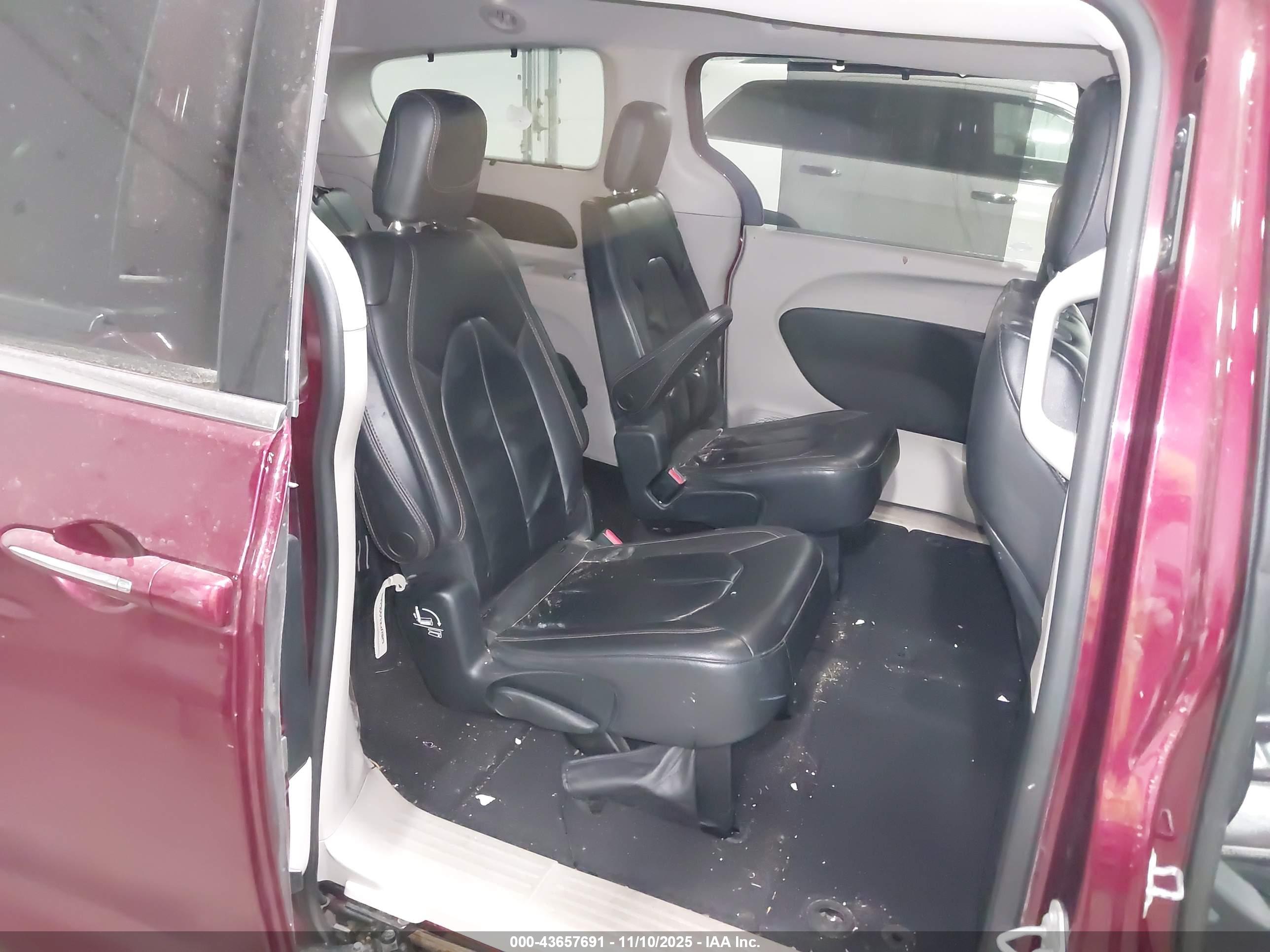 CHRYSLER PACIFICA image 8