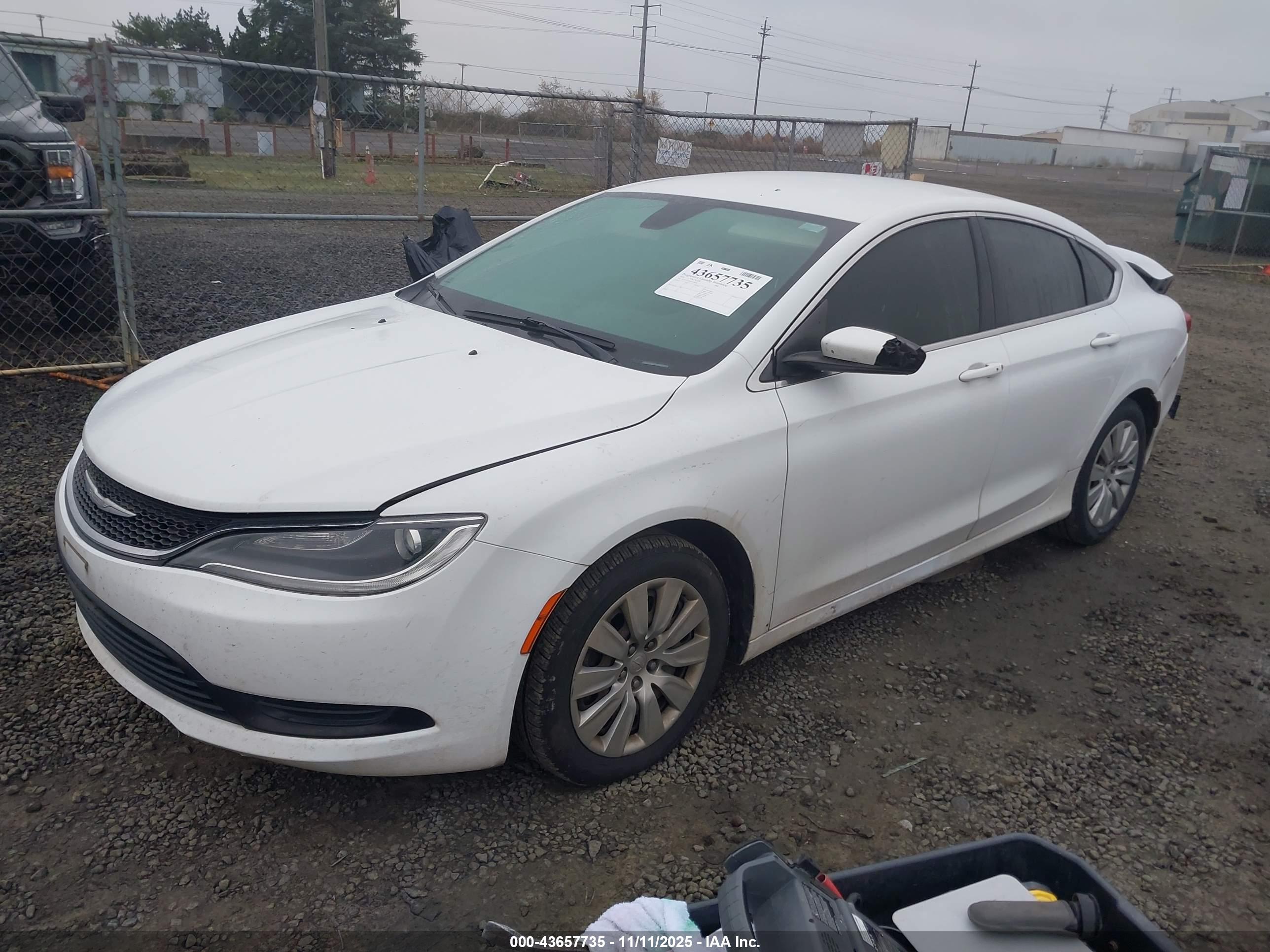 CHRYSLER 200 image 2