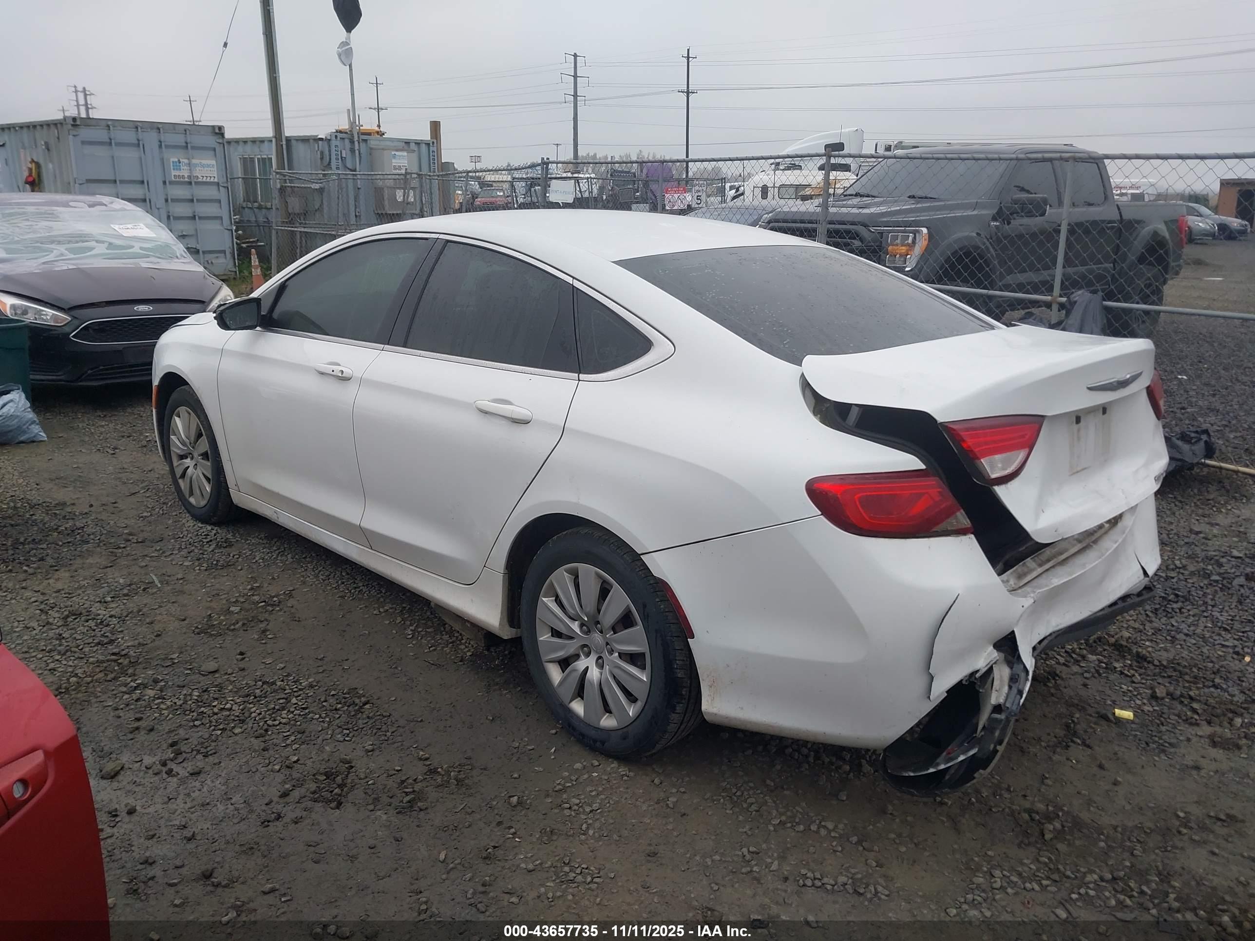 CHRYSLER 200 image 3