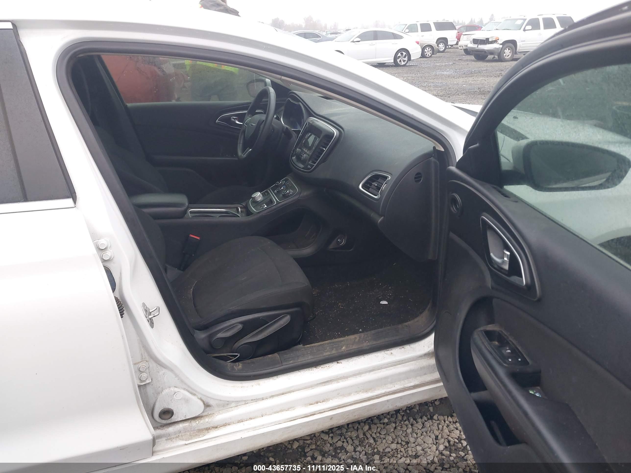 CHRYSLER 200 image 5