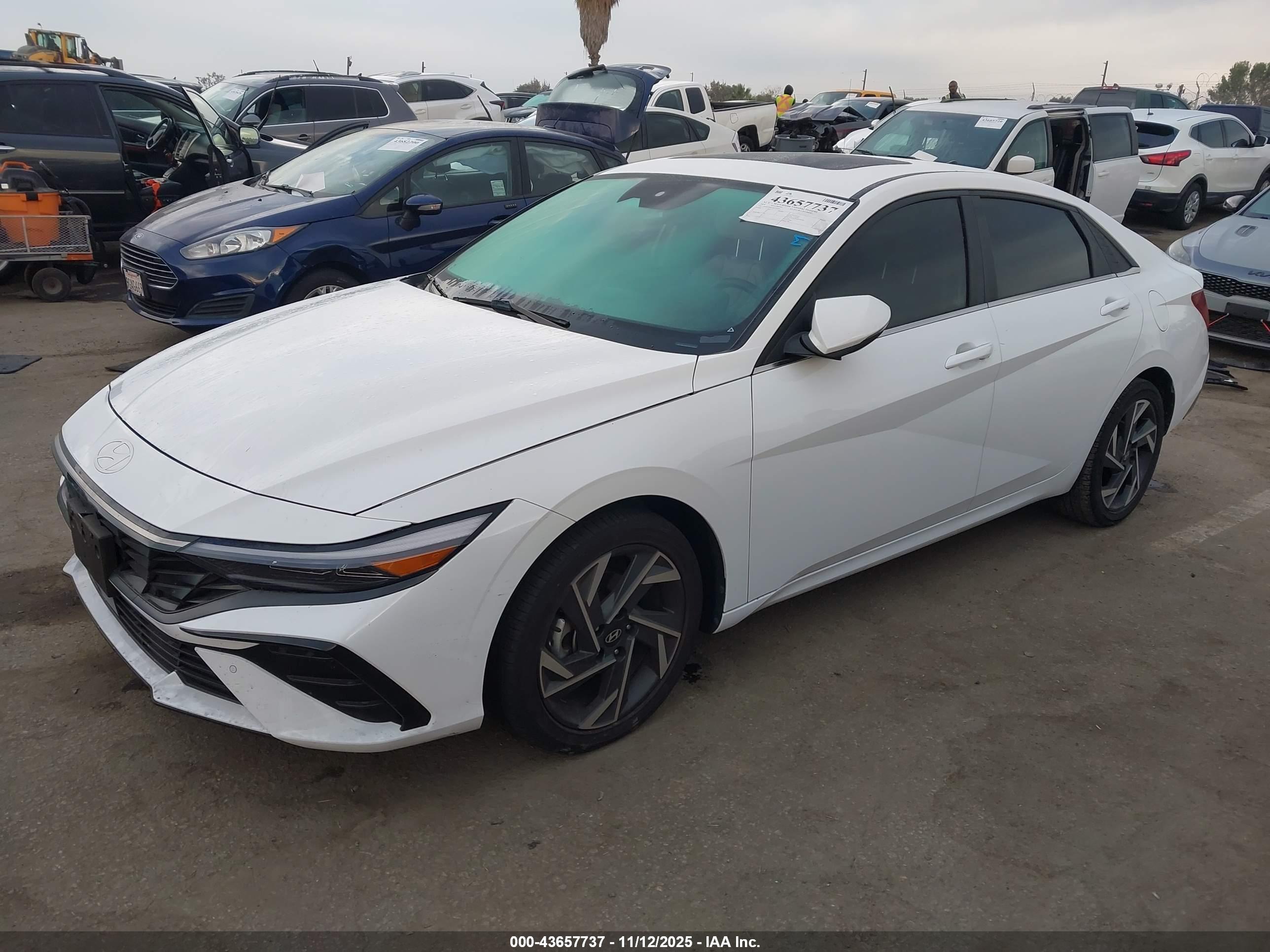 HYUNDAI ELANTRA image 2