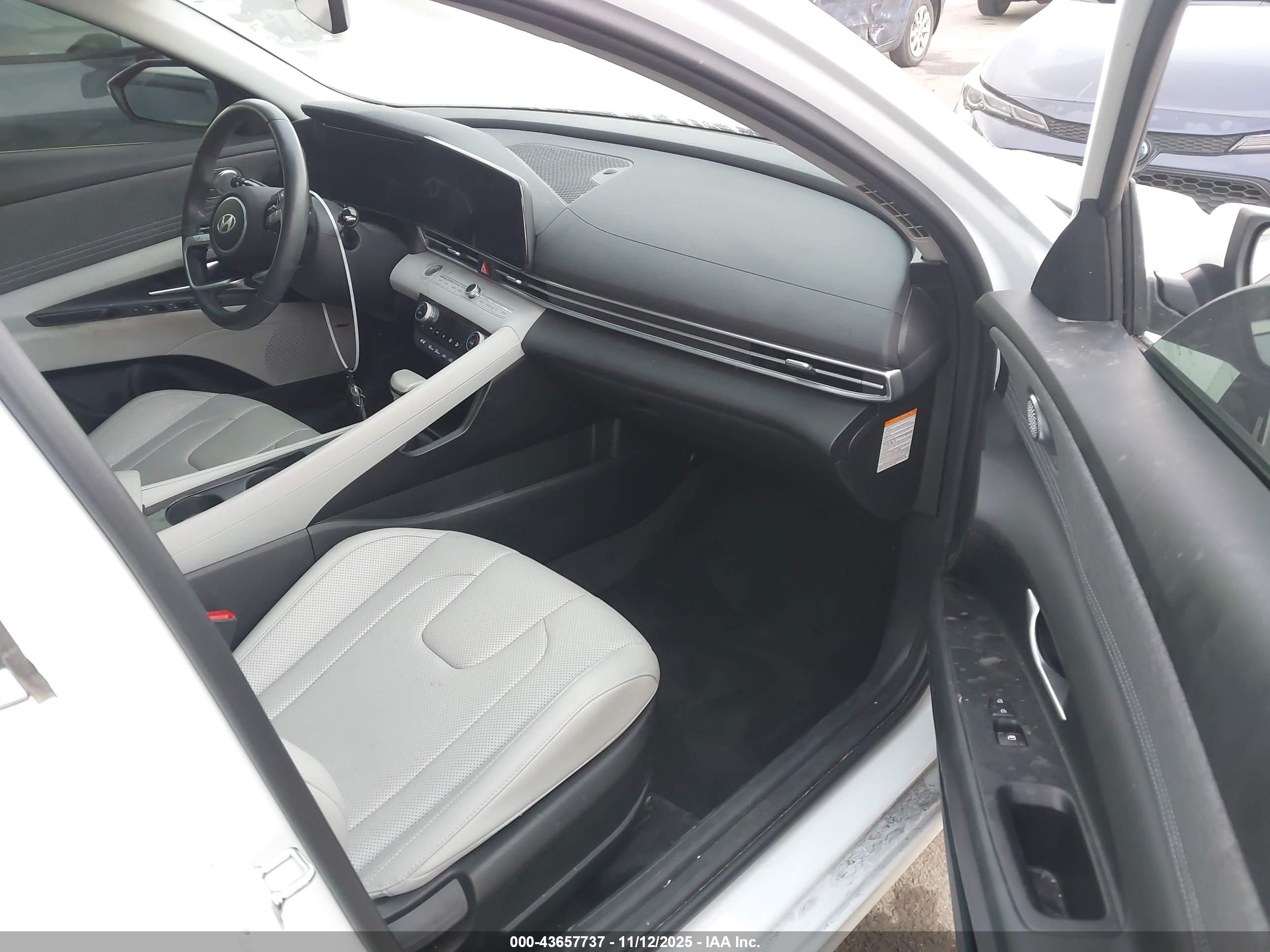 HYUNDAI ELANTRA image 5