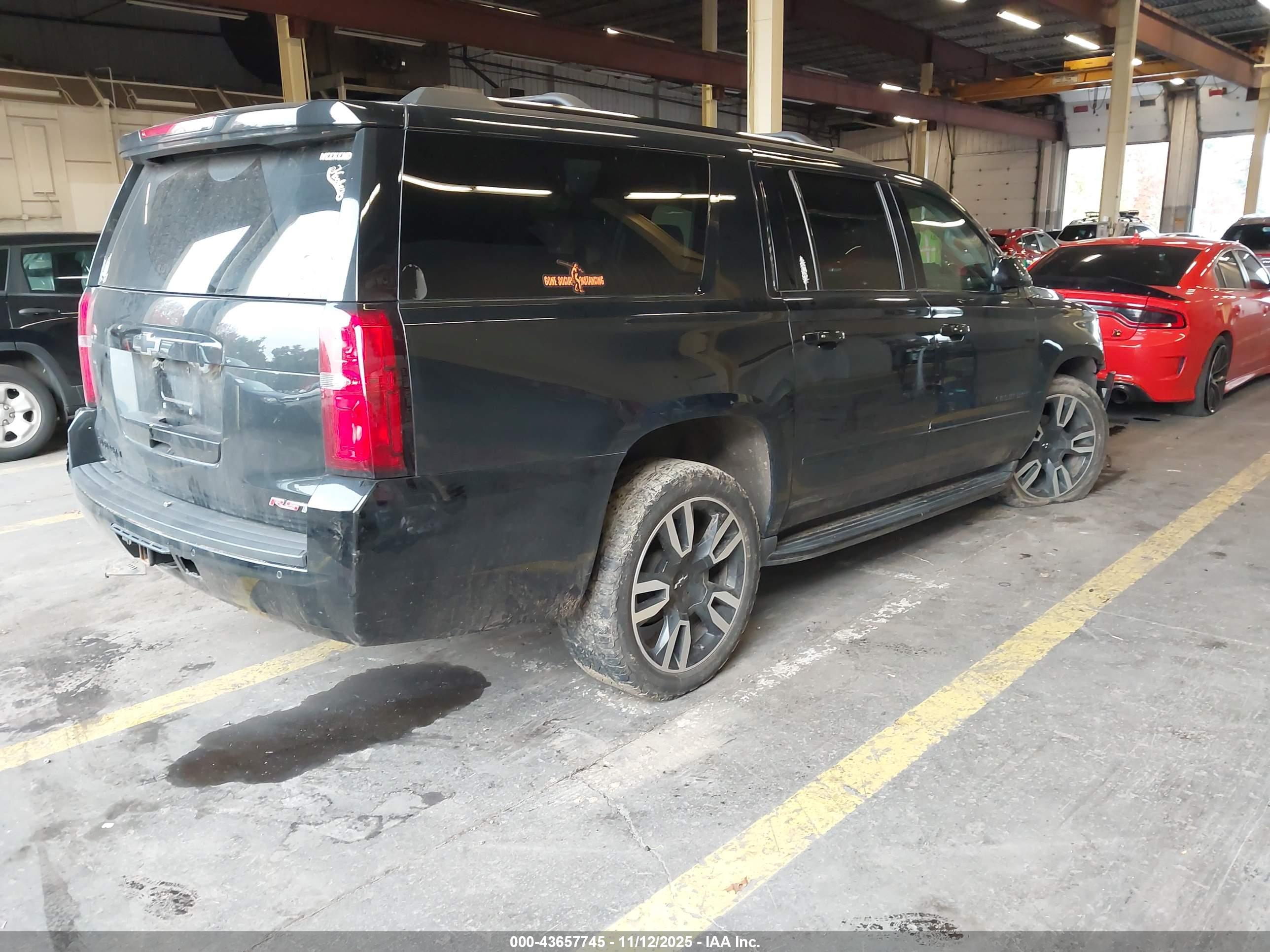 CHEVROLET SUBURBAN image 4