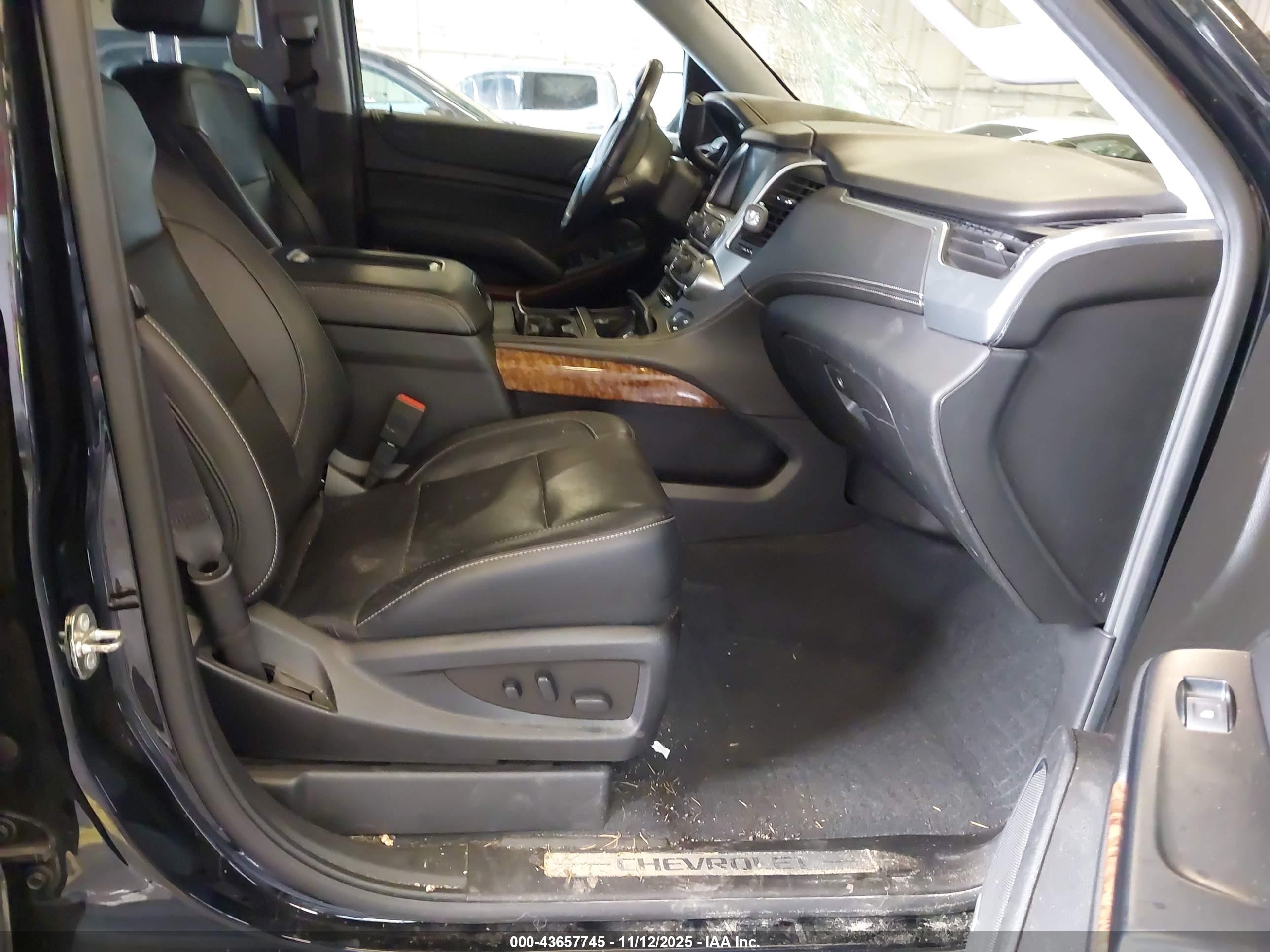 CHEVROLET SUBURBAN image 5