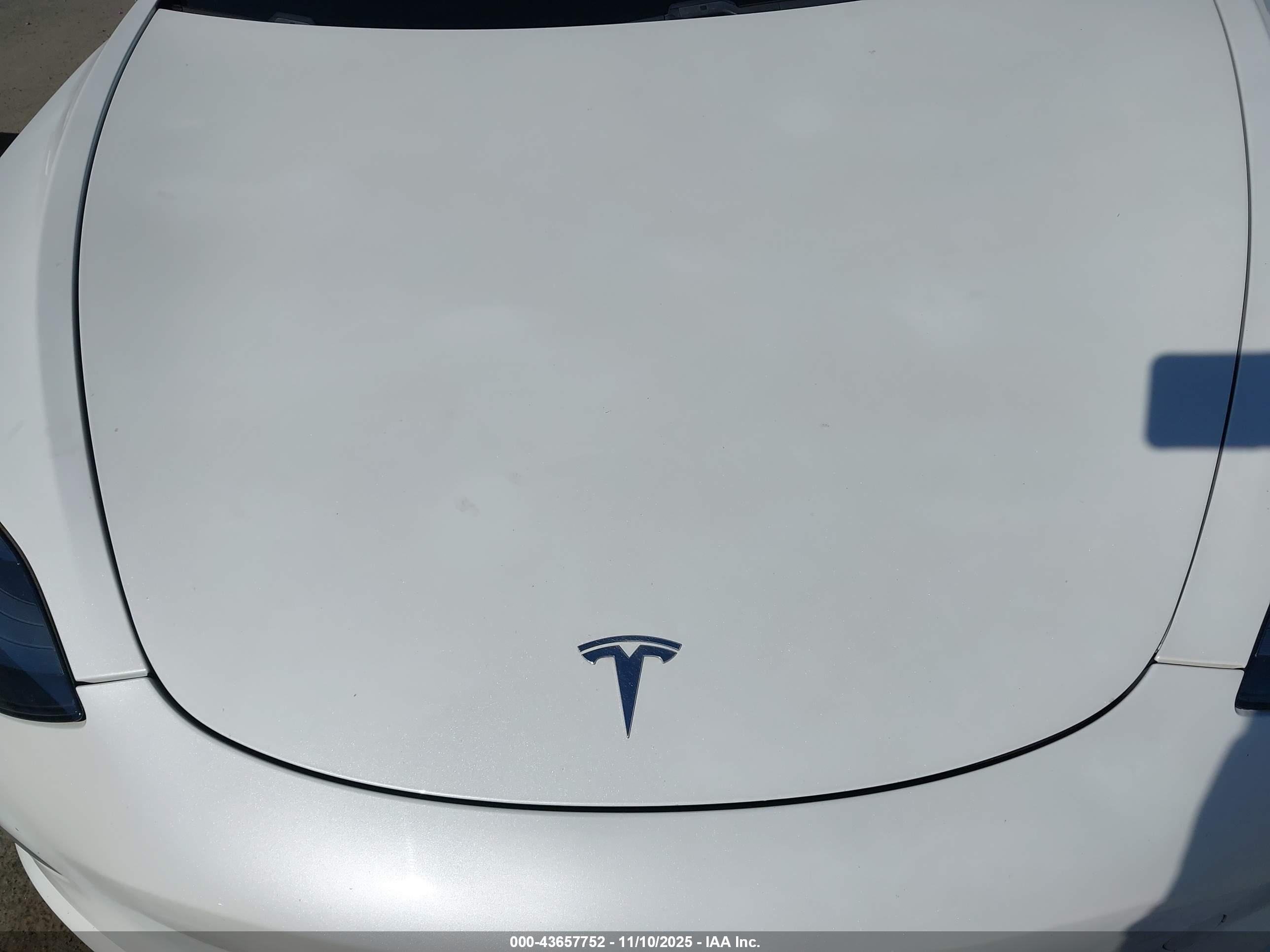 TESLA MODEL image 10