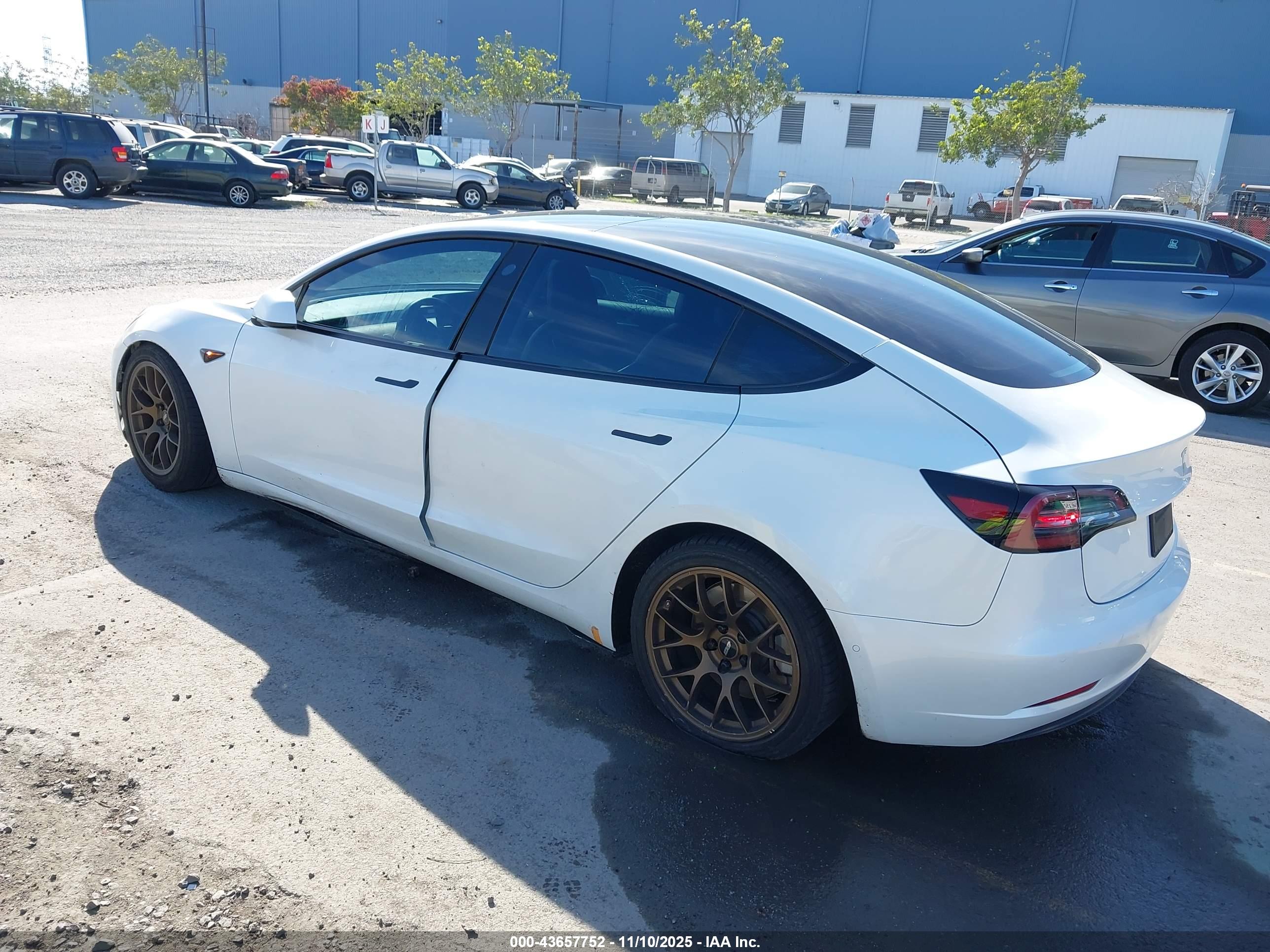 TESLA MODEL image 3