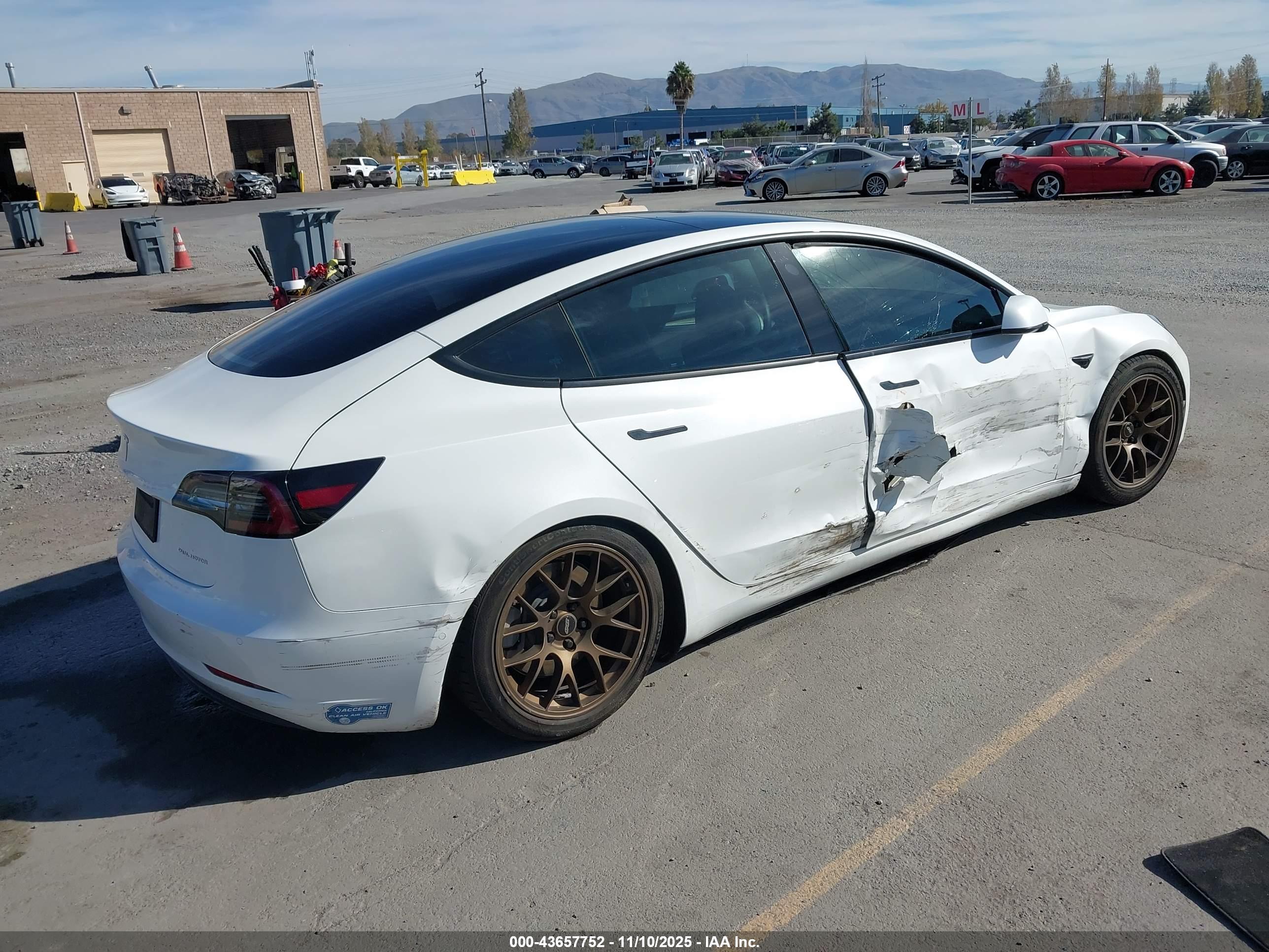 TESLA MODEL image 4