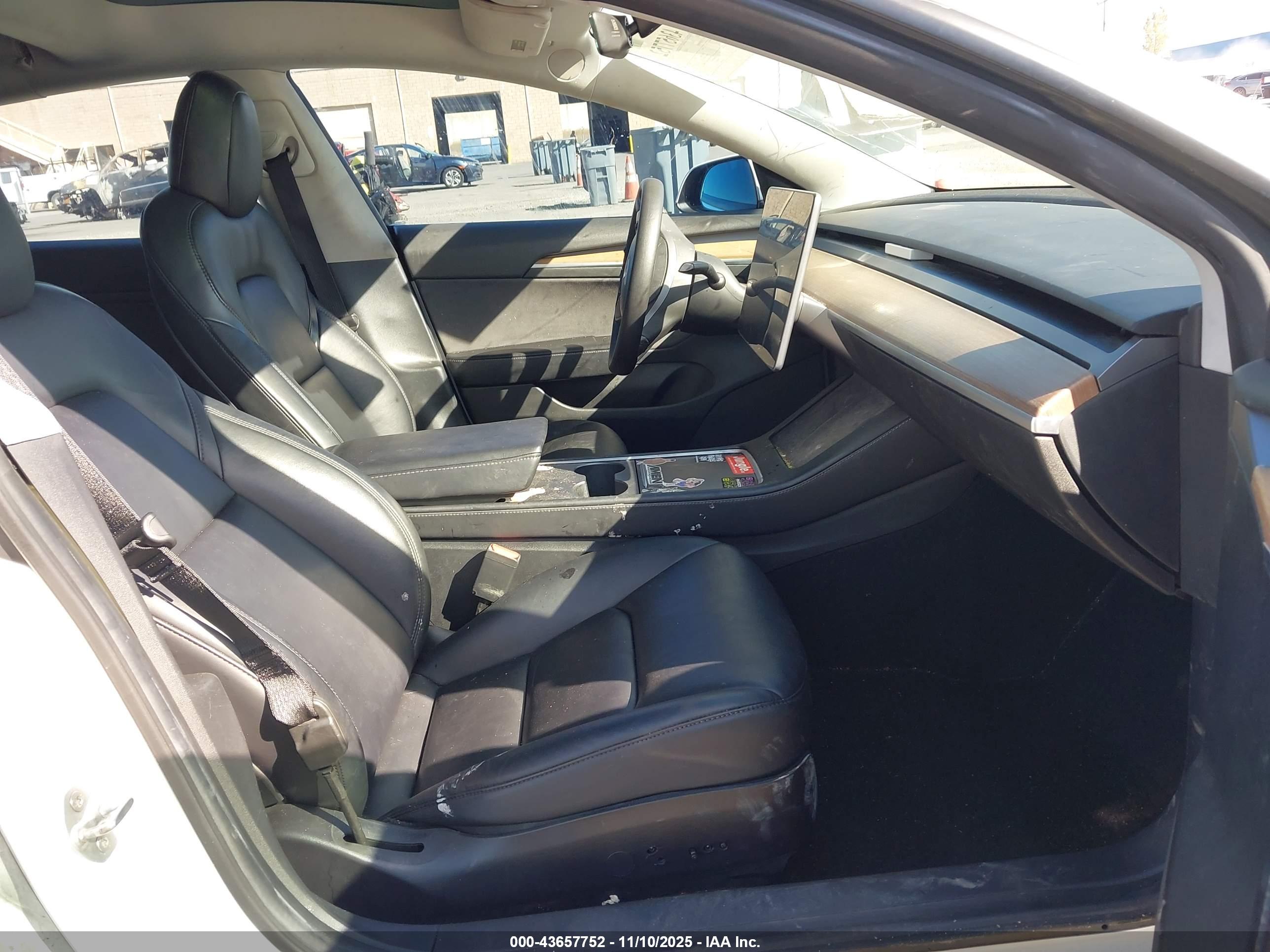 TESLA MODEL image 5