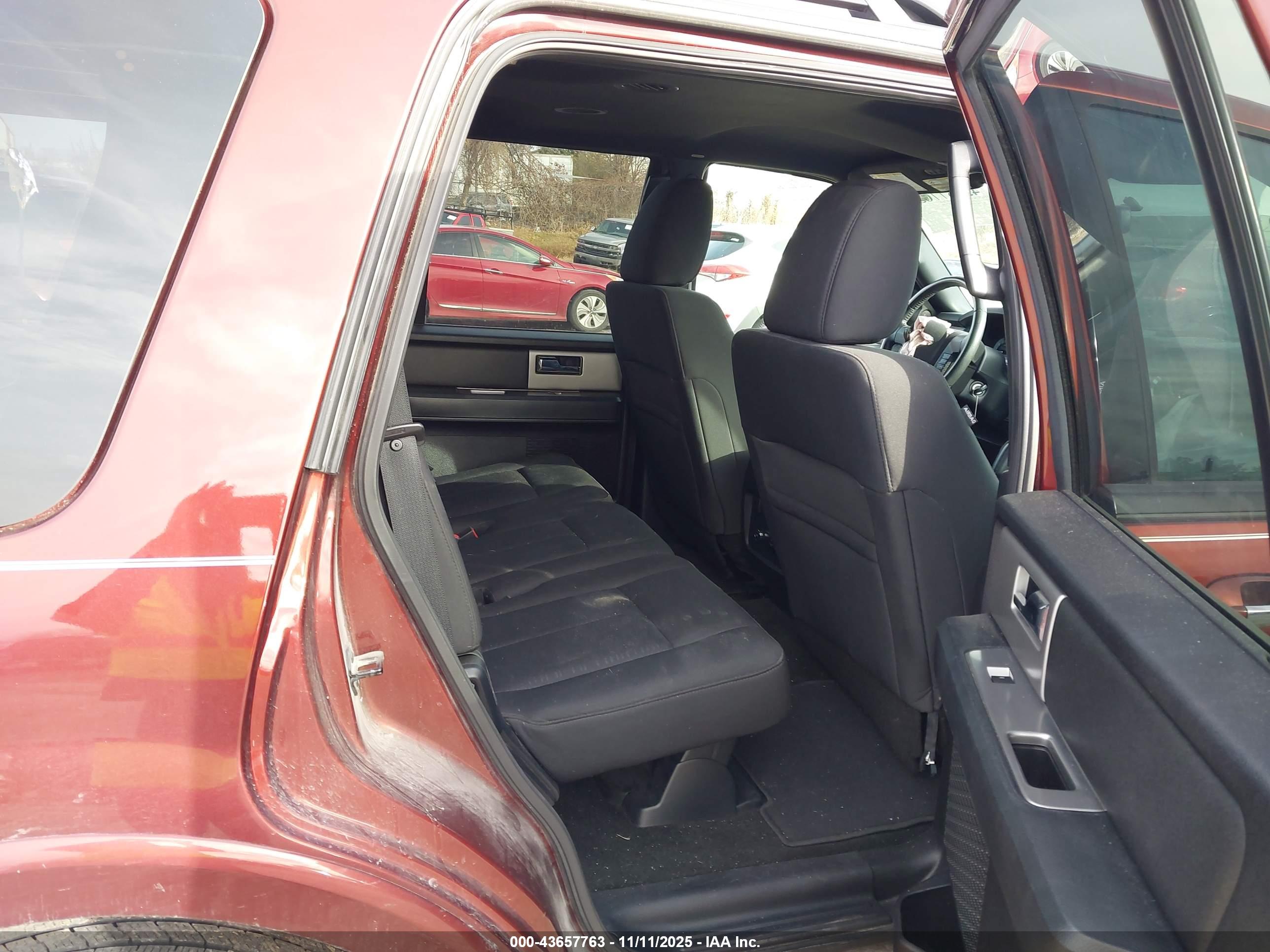 FORD EXPEDITION image 8