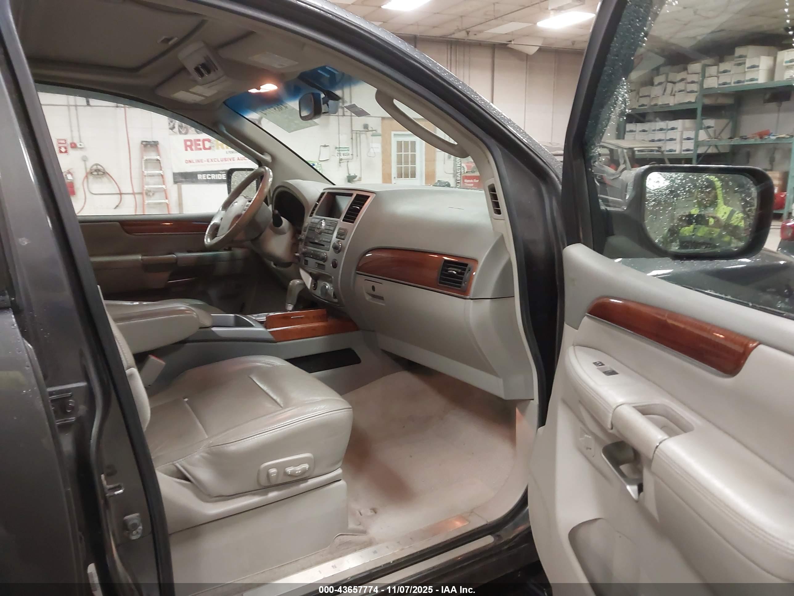 INFINITI QX56 image 5