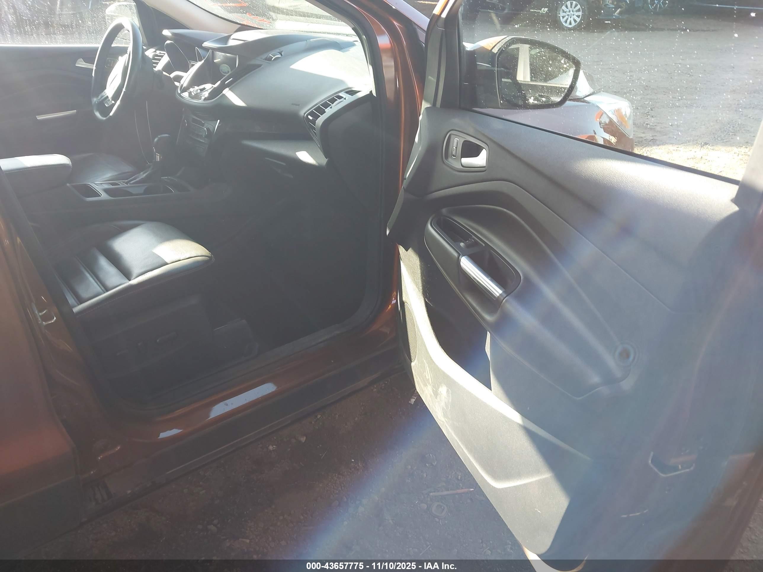 FORD ESCAPE image 5