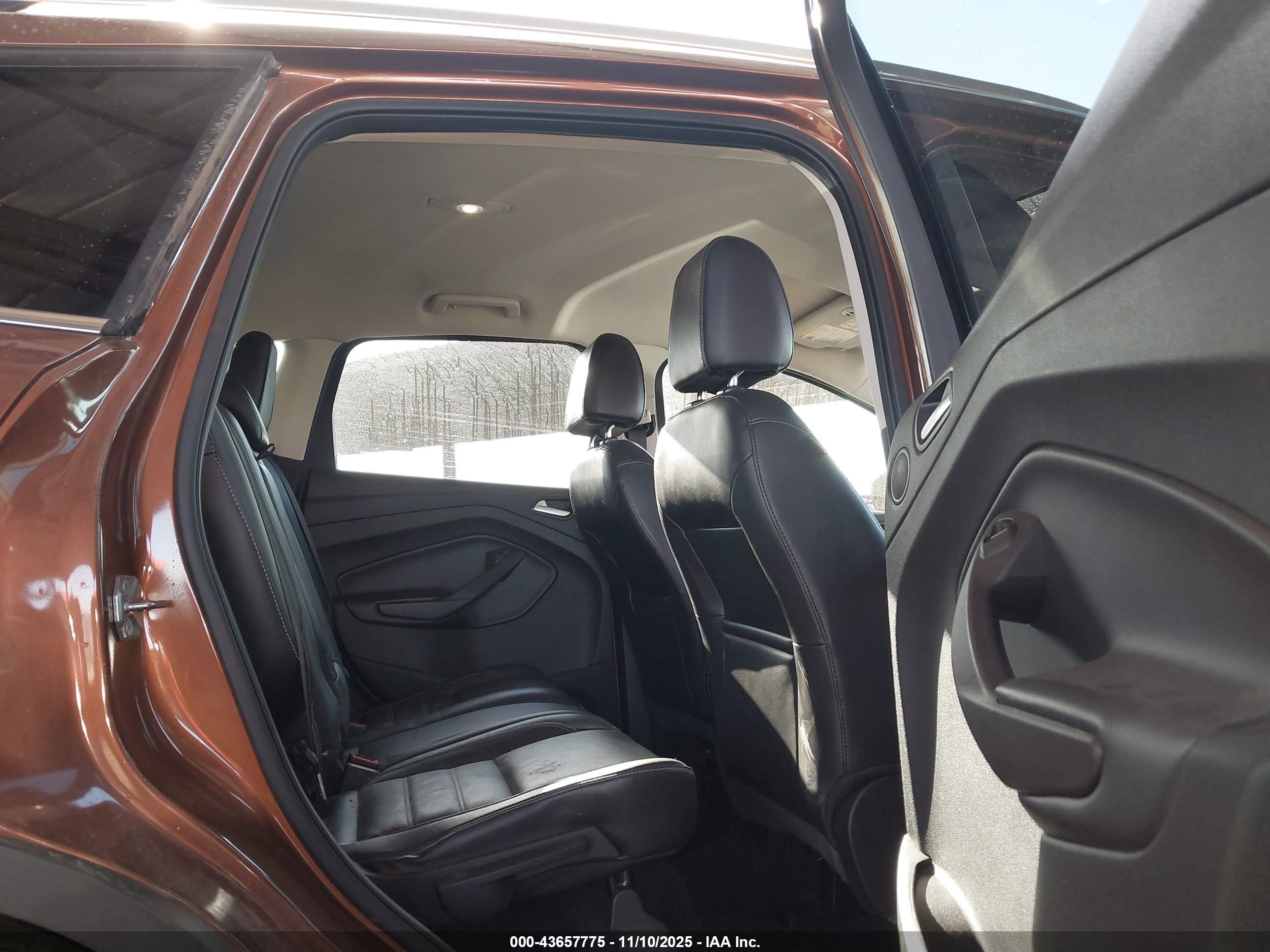 FORD ESCAPE image 8