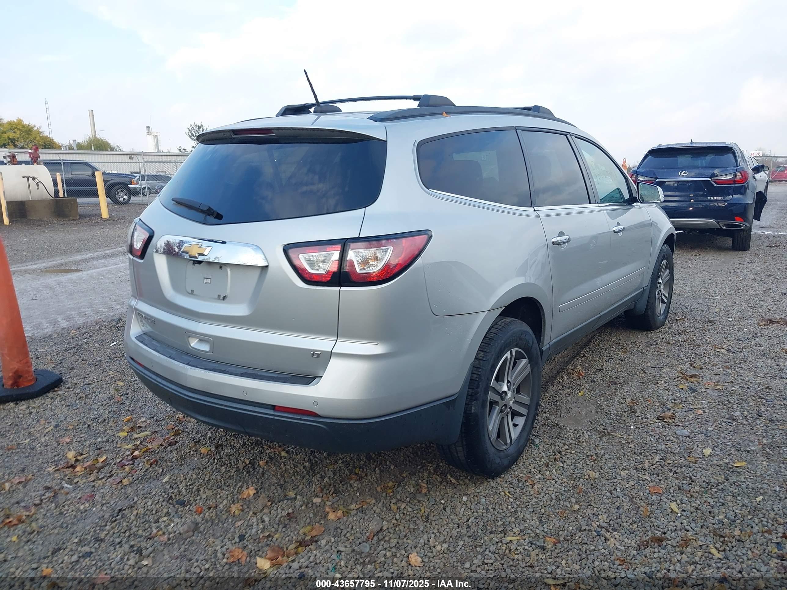 CHEVROLET TRAVERSE image 4
