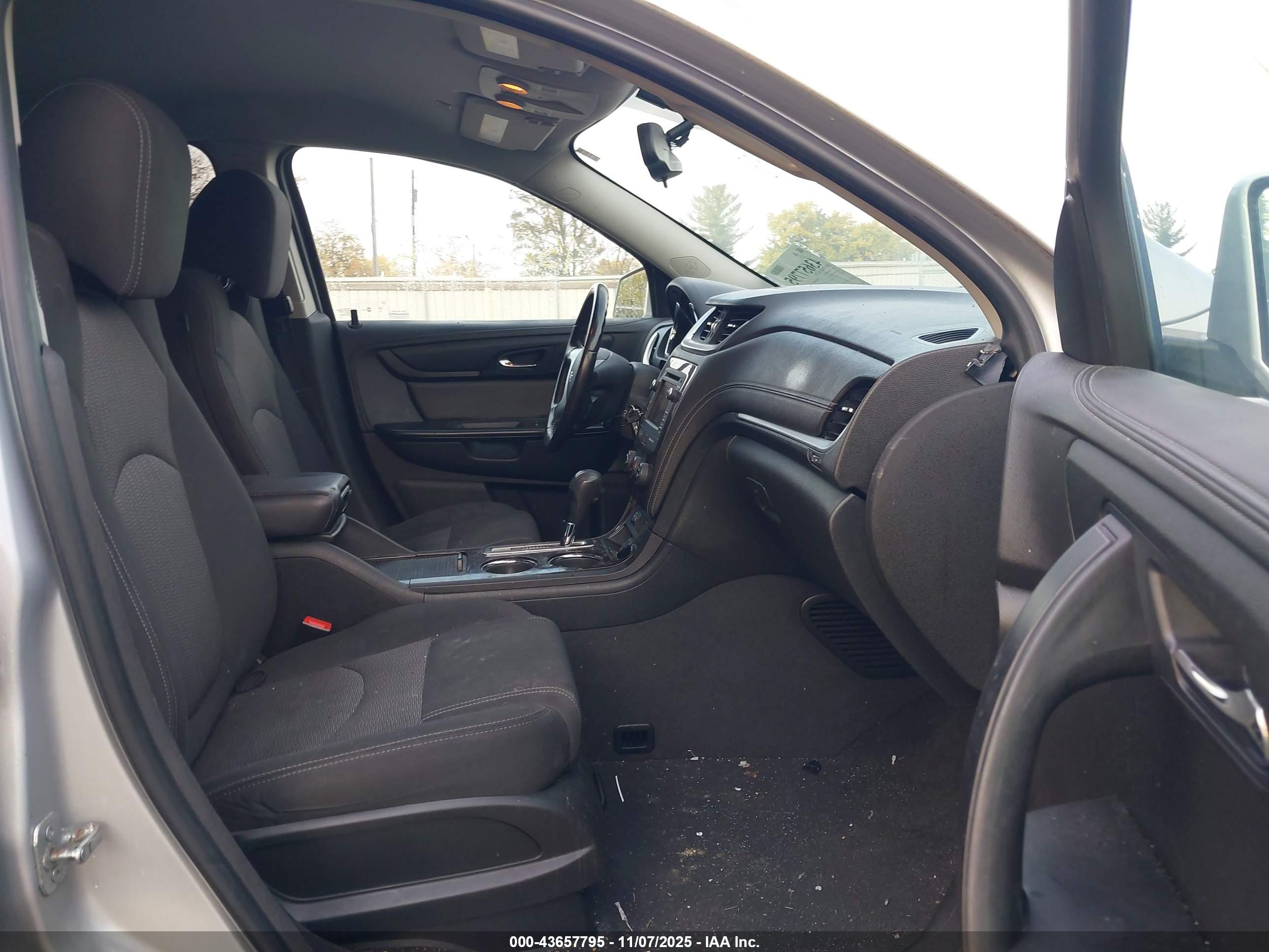 CHEVROLET TRAVERSE image 5