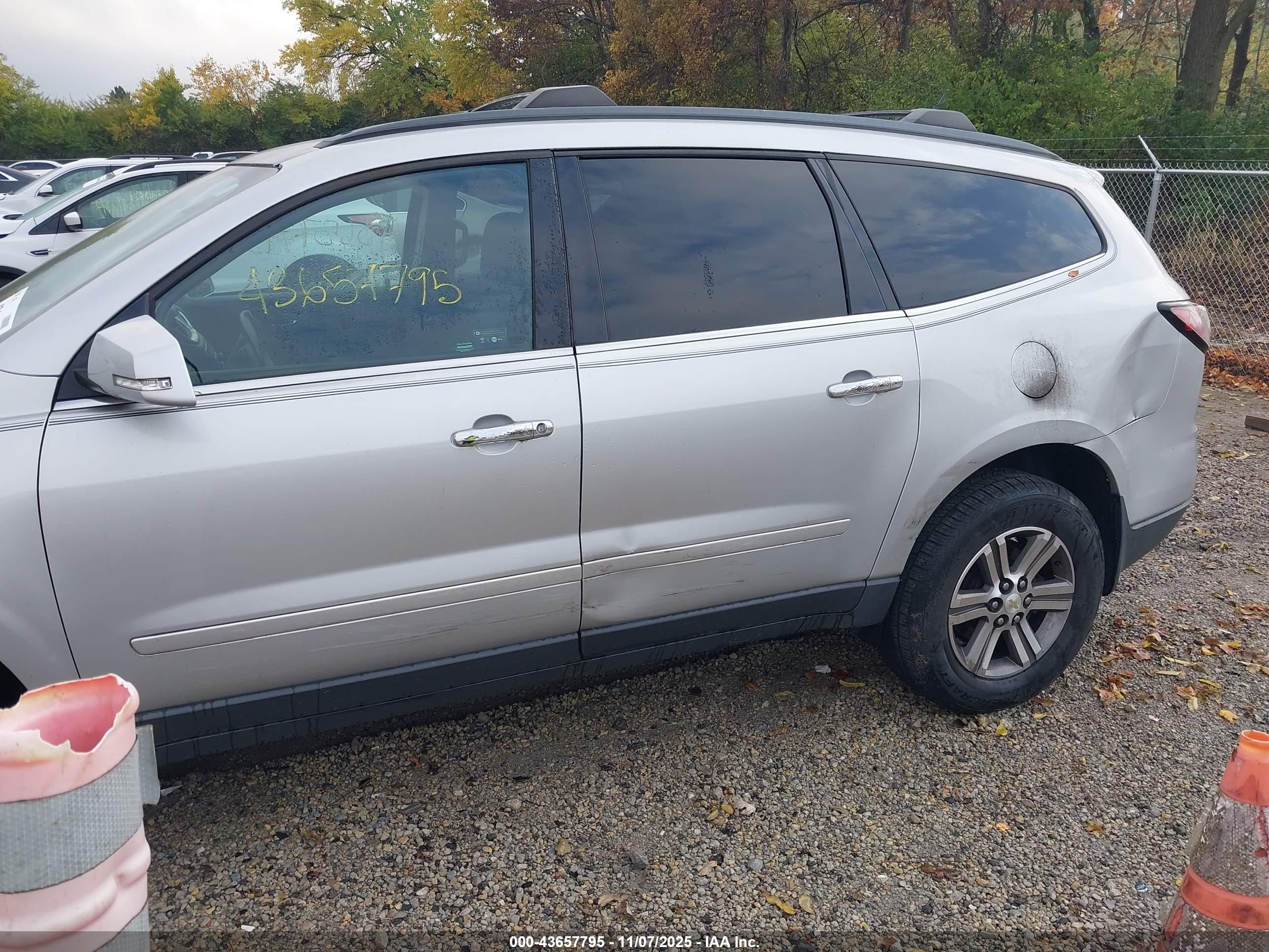 CHEVROLET TRAVERSE image 6
