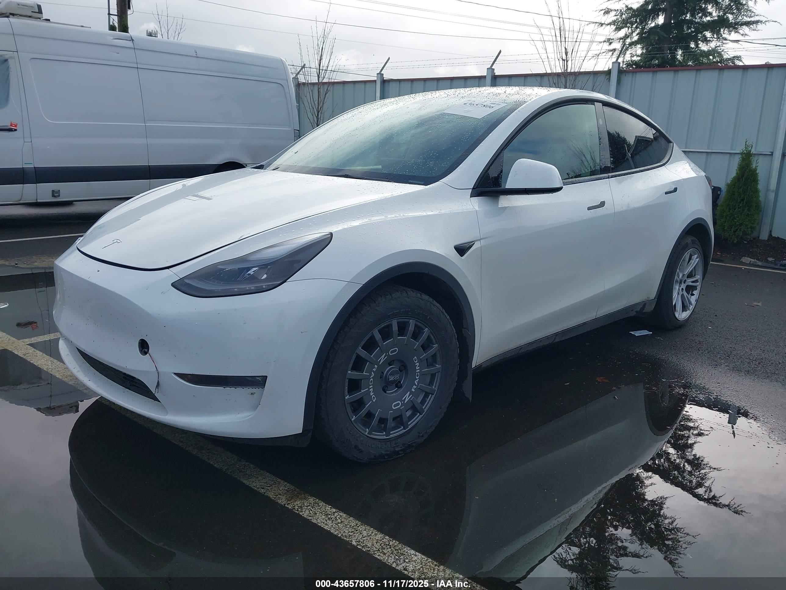 TESLA MODEL image 2