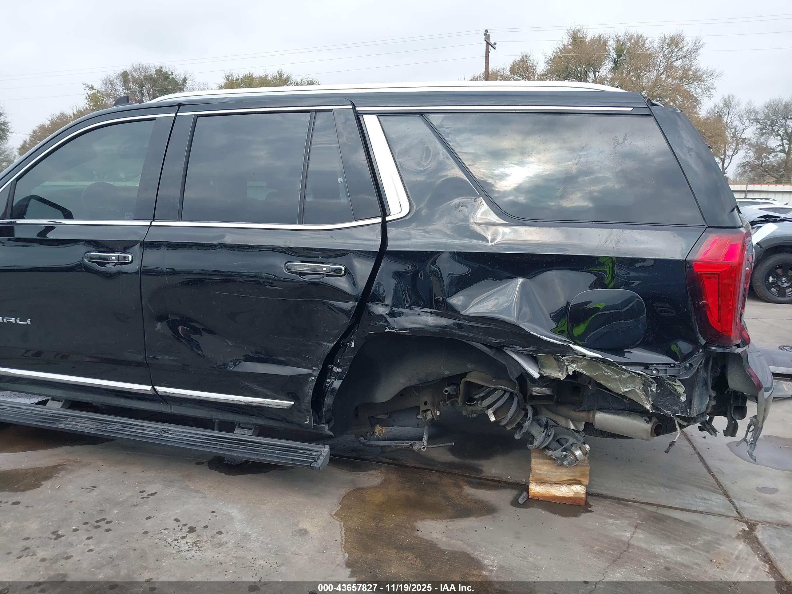 GMC YUKON image 6