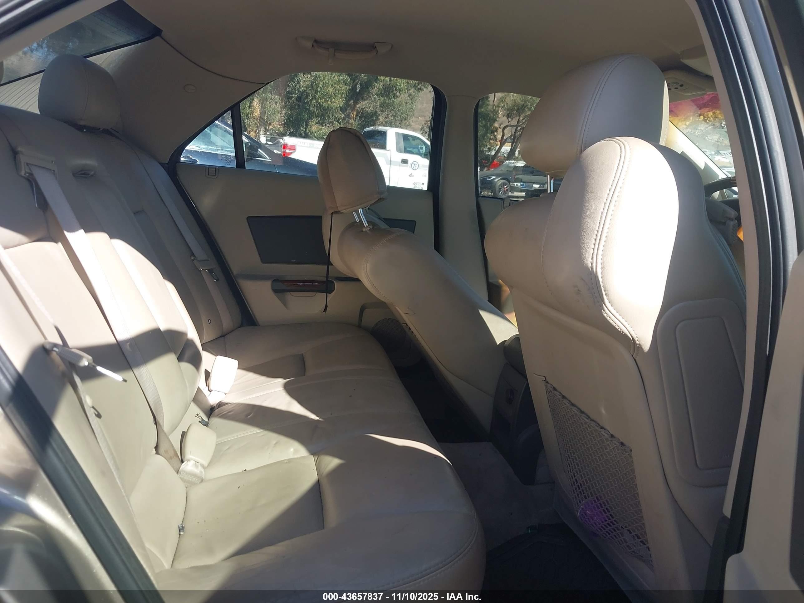 CADILLAC CTS image 8