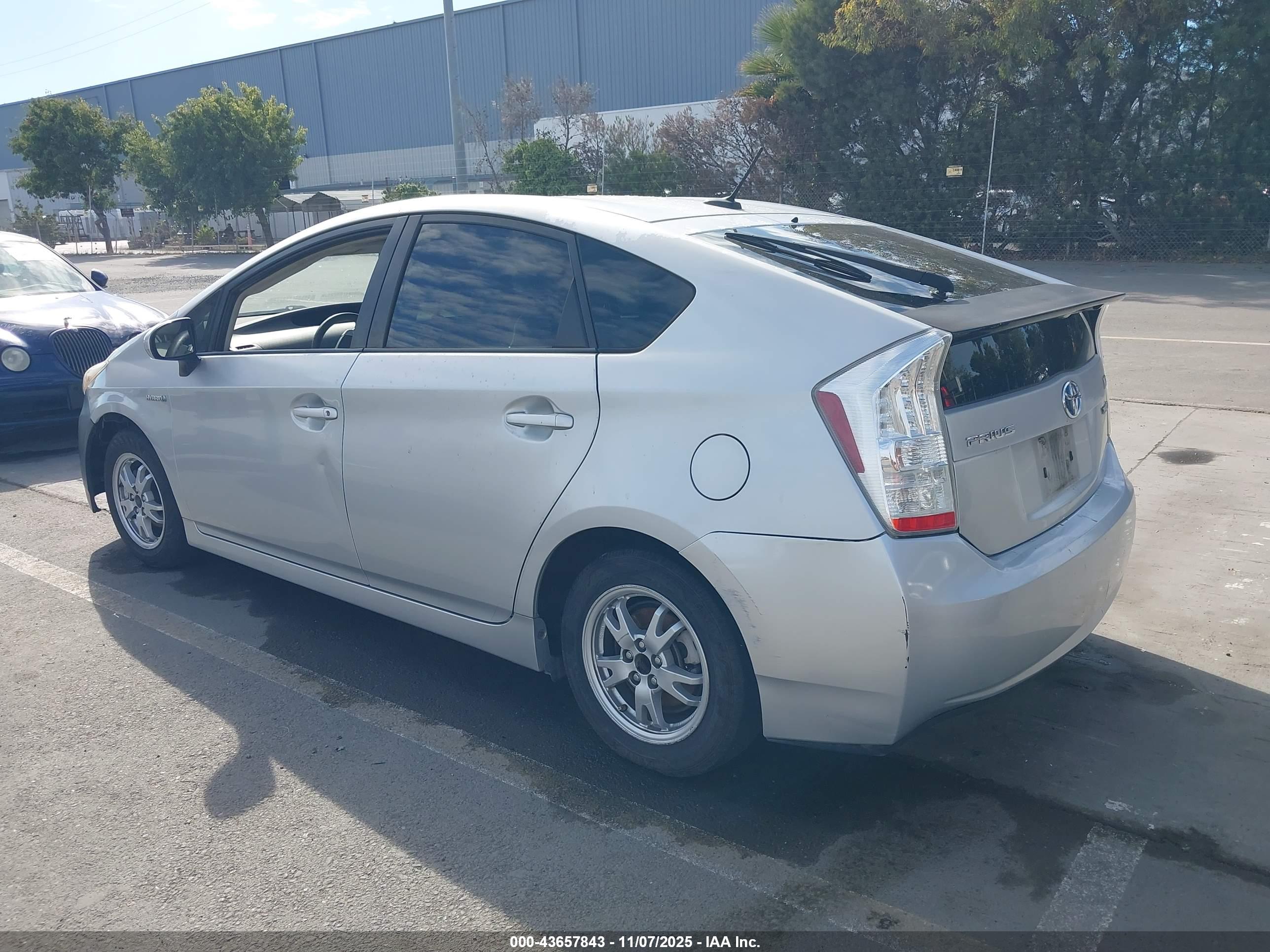 TOYOTA PRIUS image 3