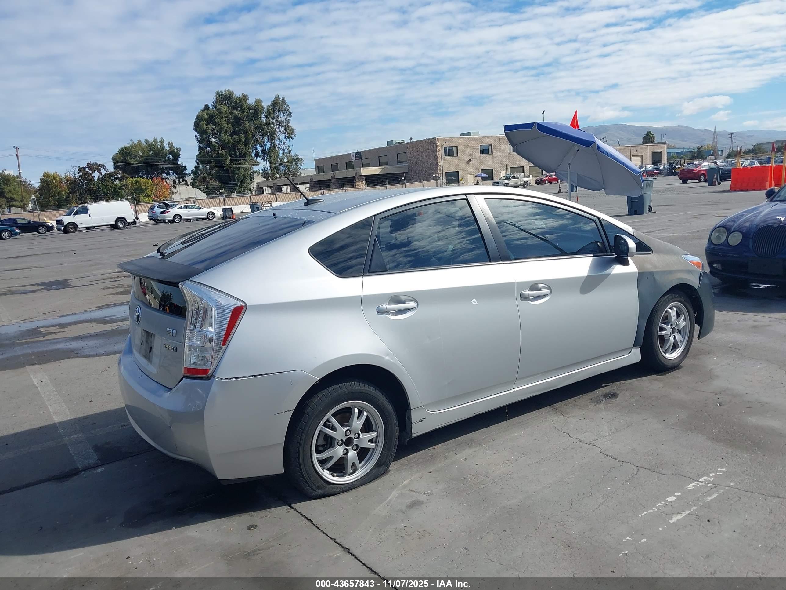 TOYOTA PRIUS image 4