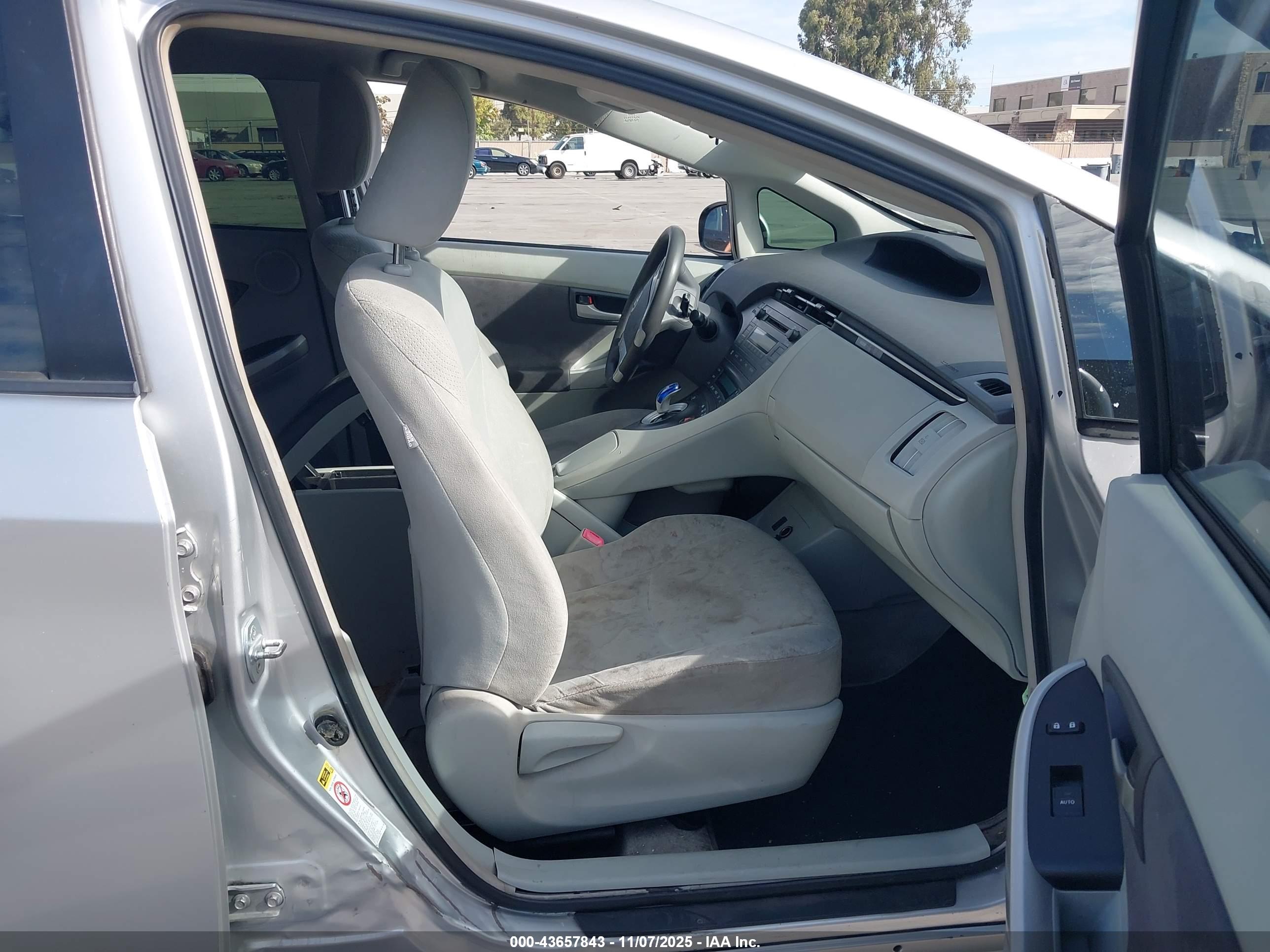TOYOTA PRIUS image 5