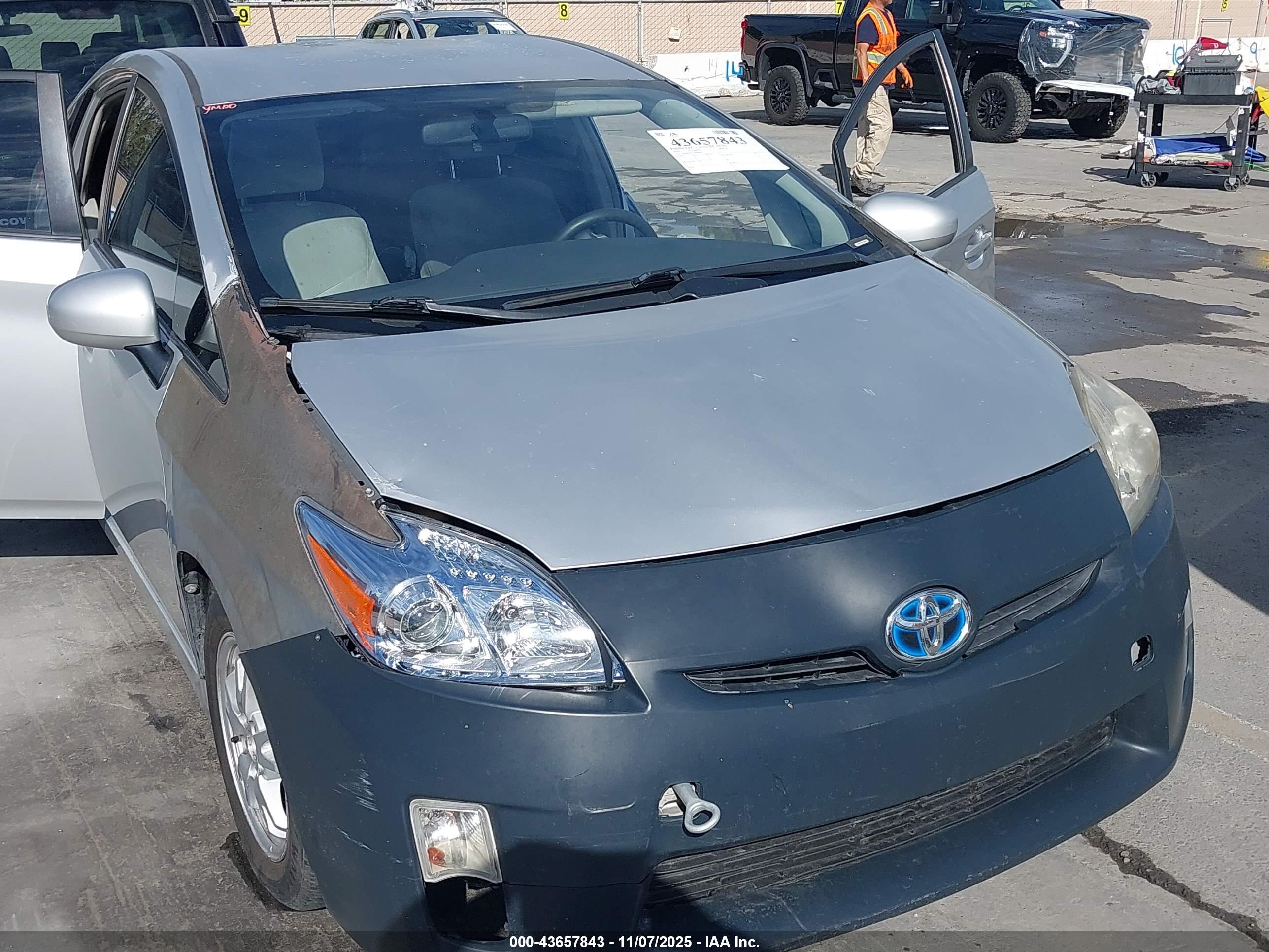 TOYOTA PRIUS image 6