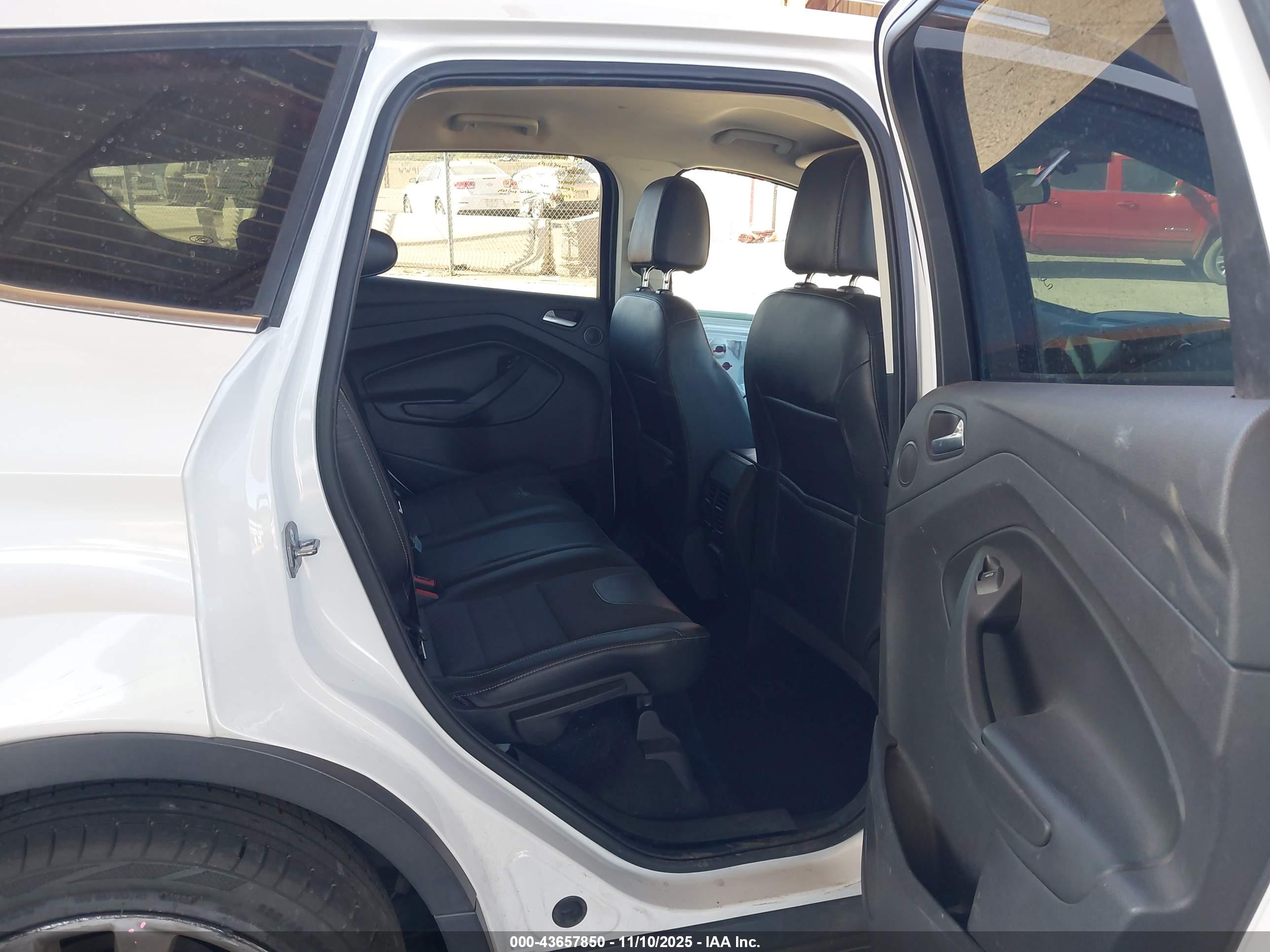 FORD ESCAPE image 8