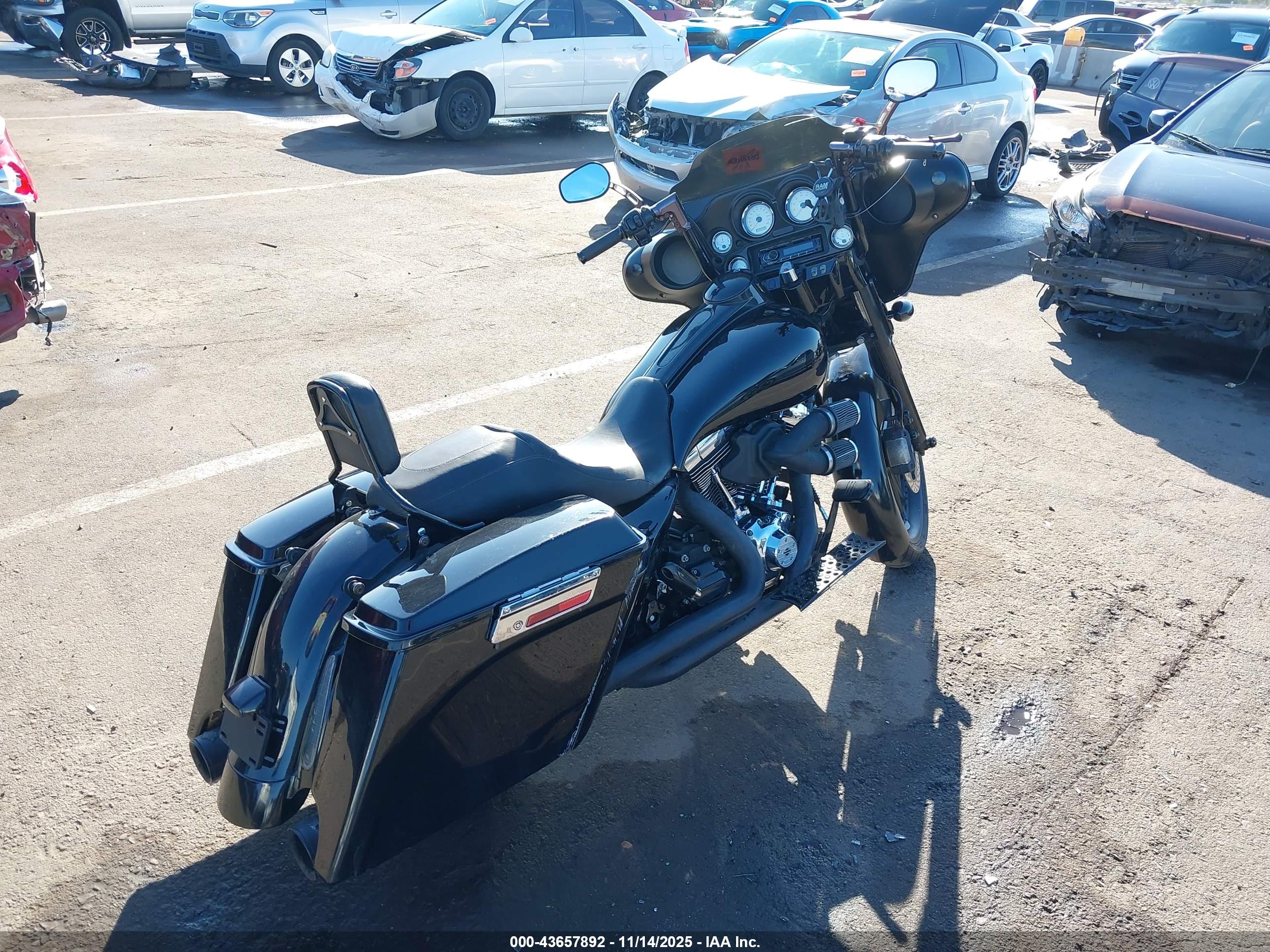 HARLEY-DAVIDSON FLHX image 4