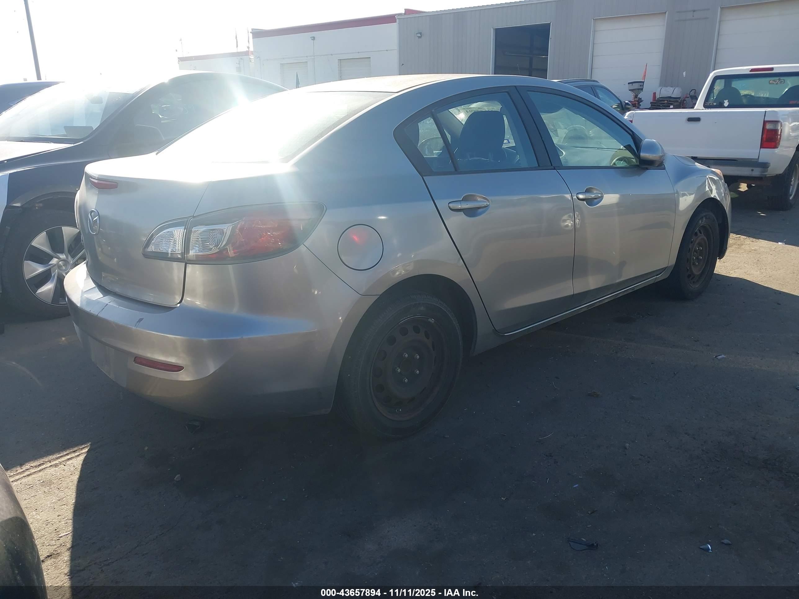 MAZDA MAZDA3 image 4