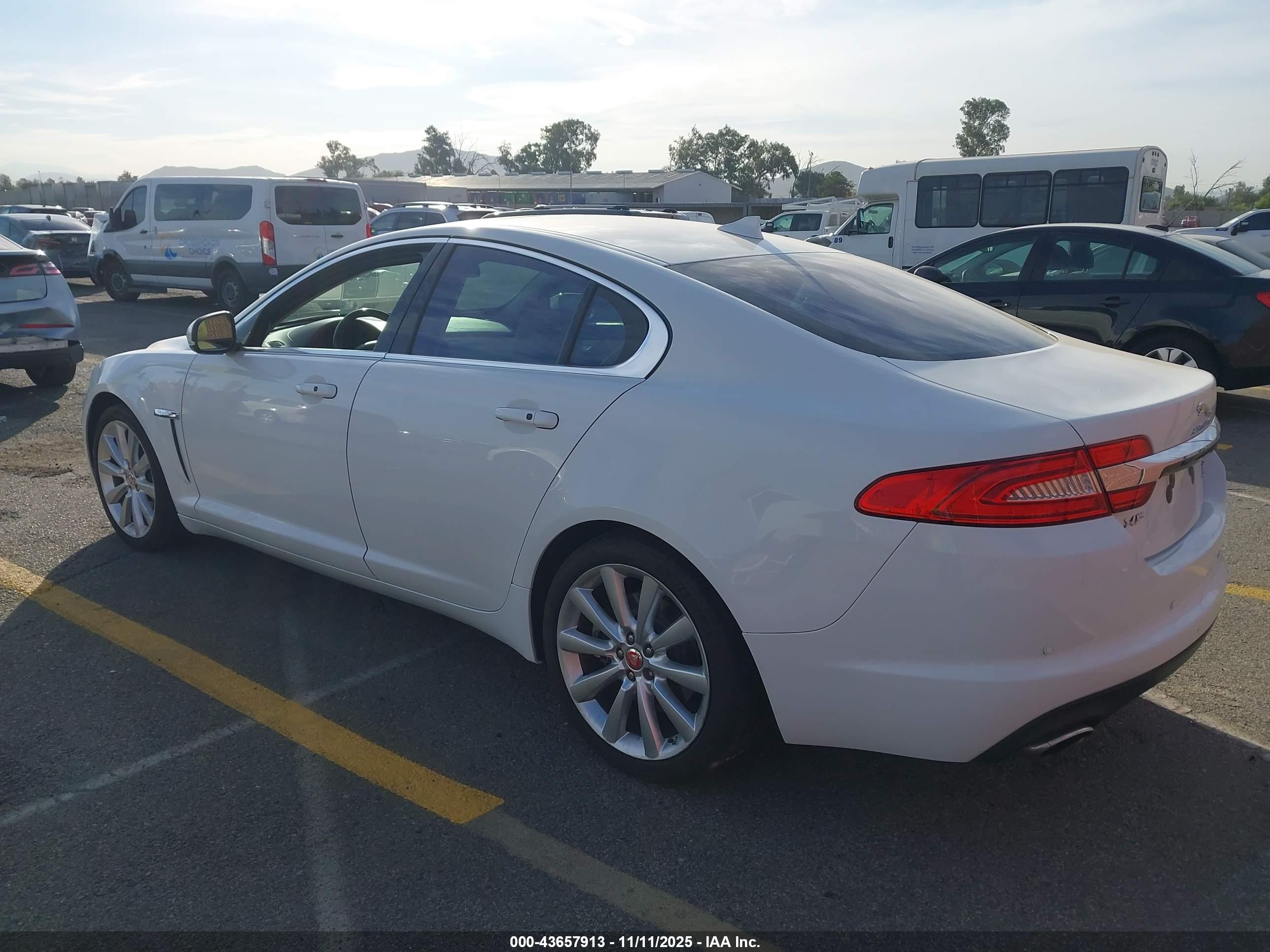 JAGUAR XF image 3