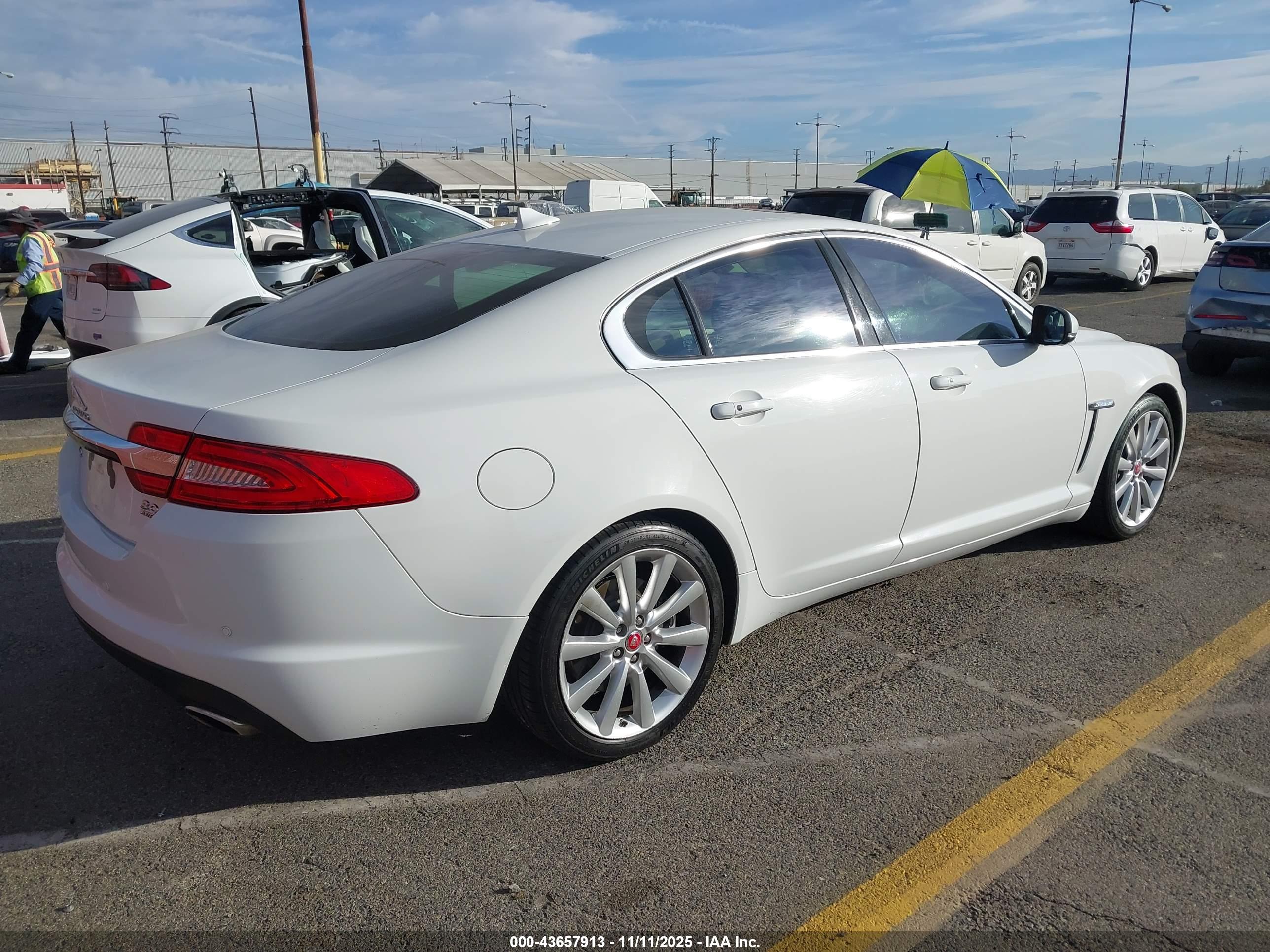 JAGUAR XF image 4
