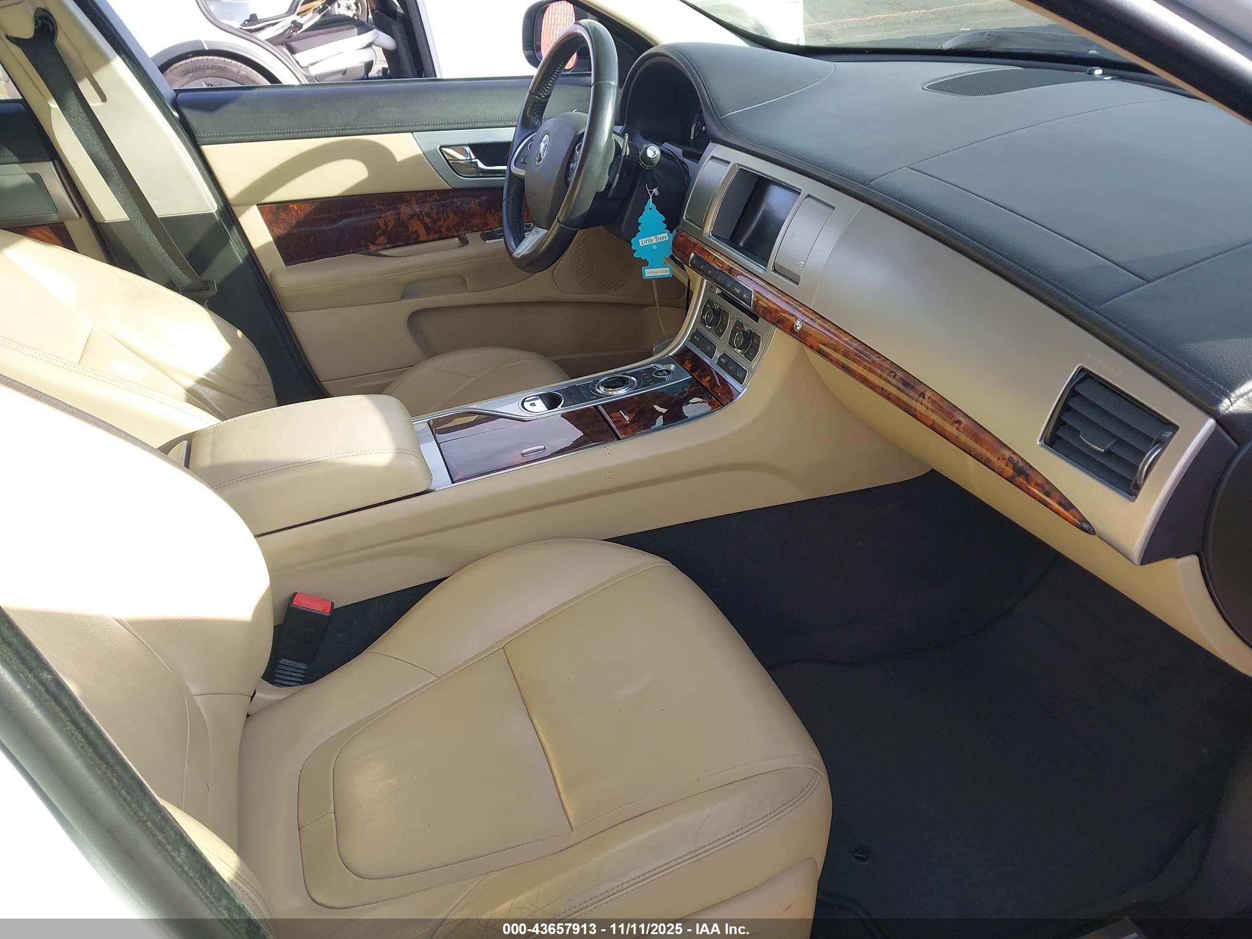 JAGUAR XF image 5
