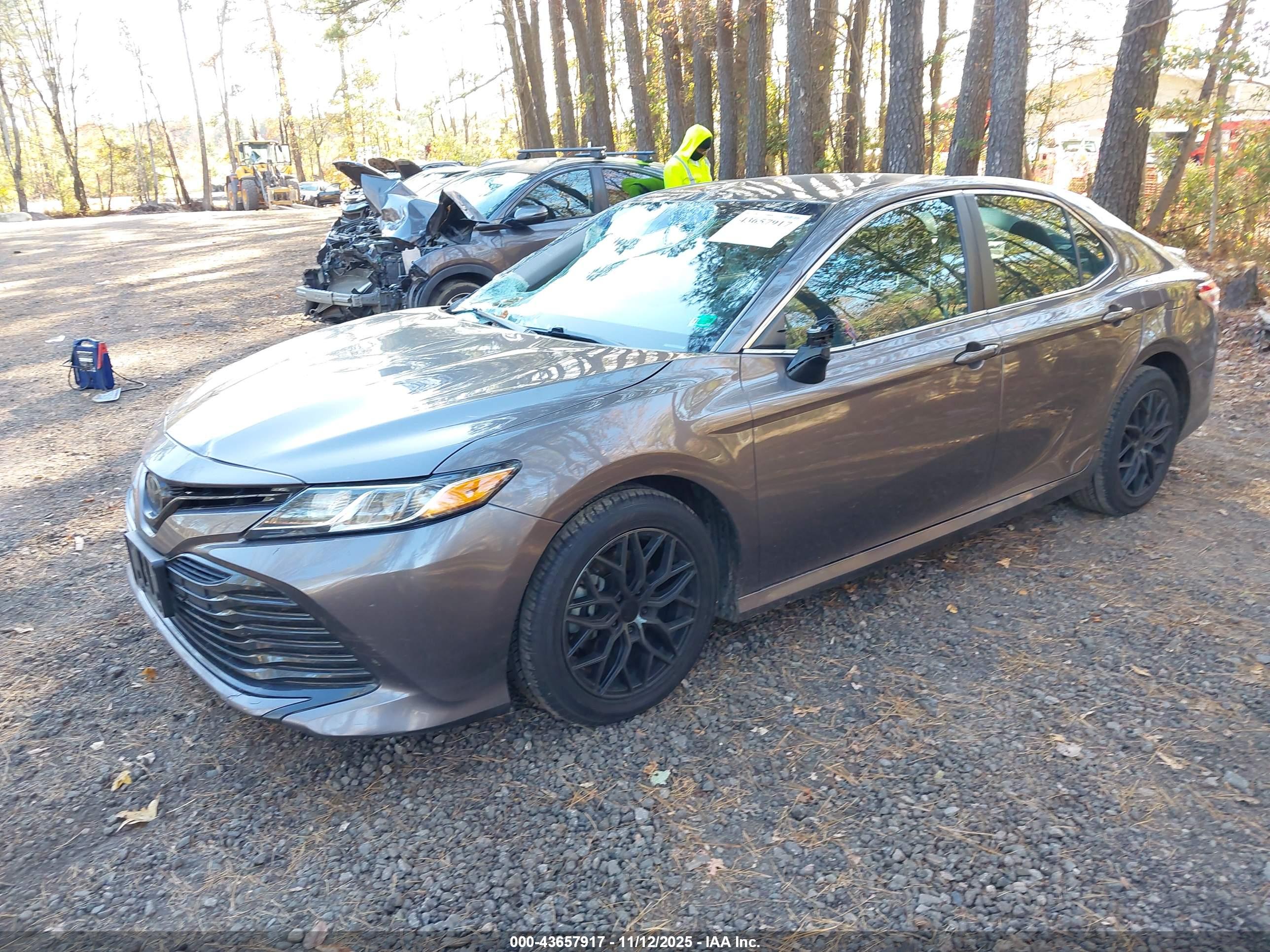 TOYOTA CAMRY image 2
