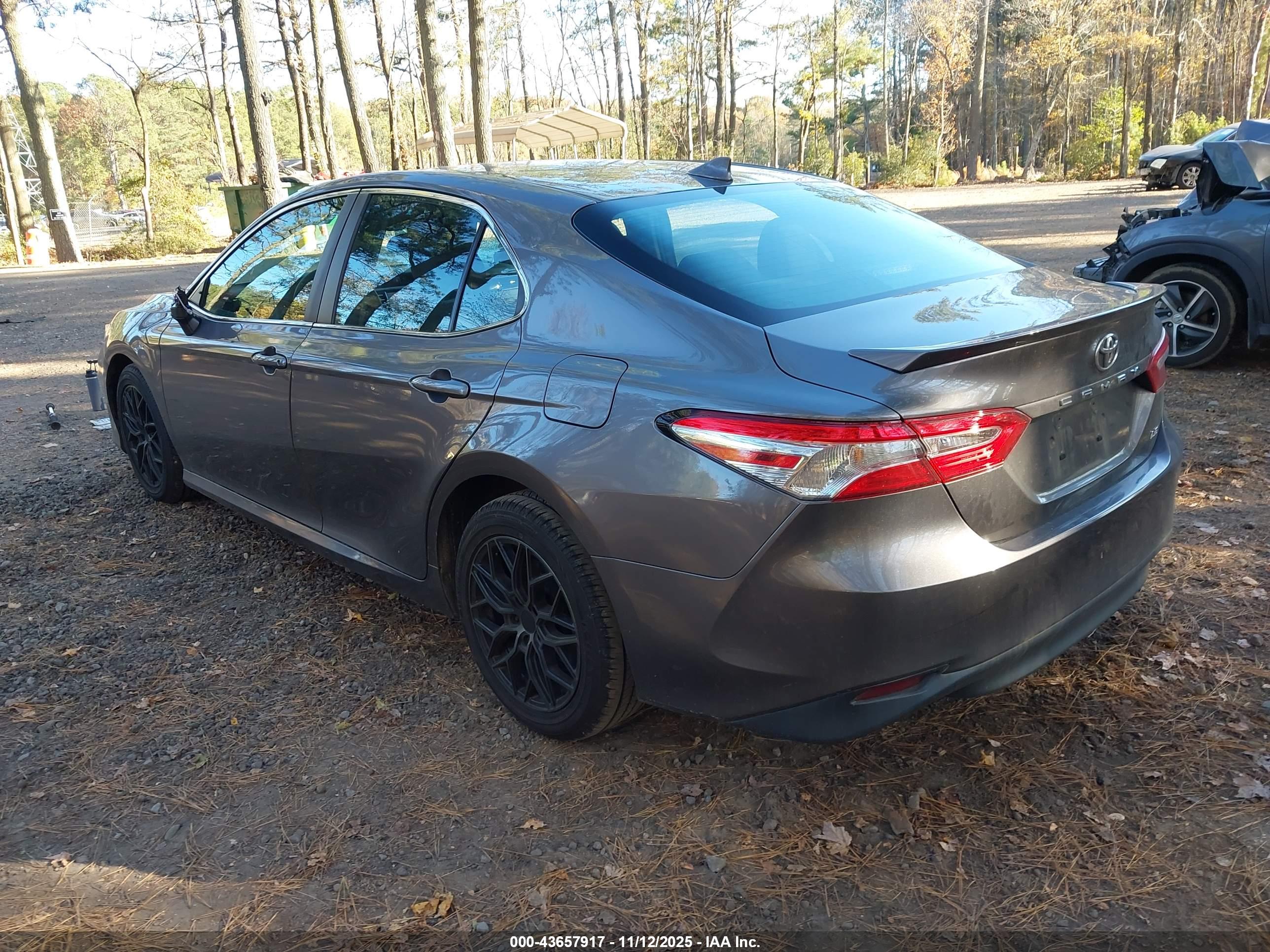 TOYOTA CAMRY image 3