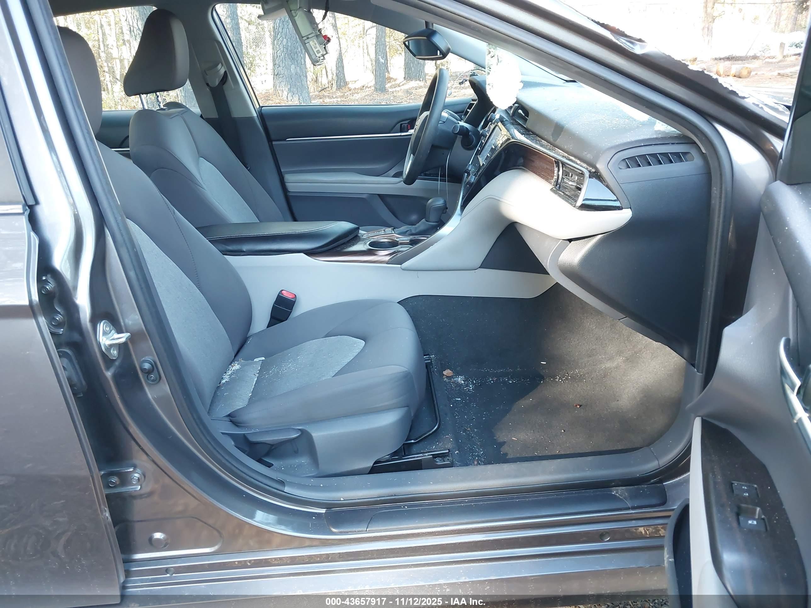 TOYOTA CAMRY image 5