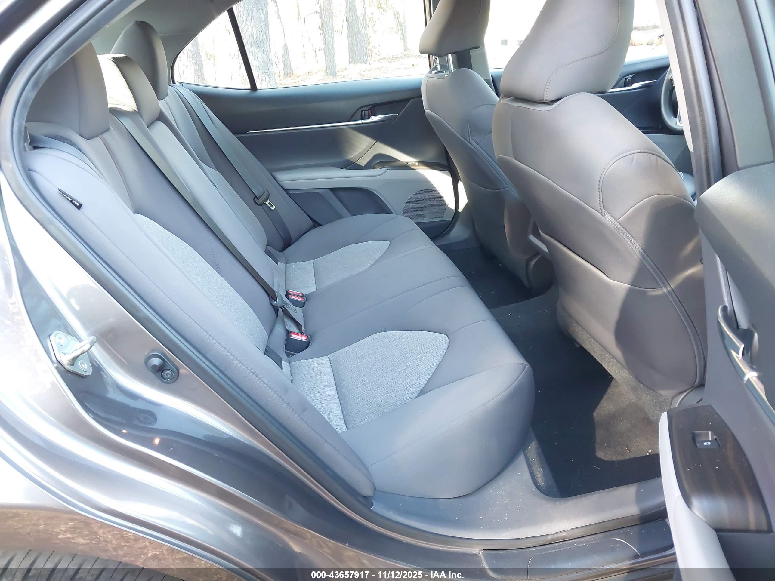 TOYOTA CAMRY image 8