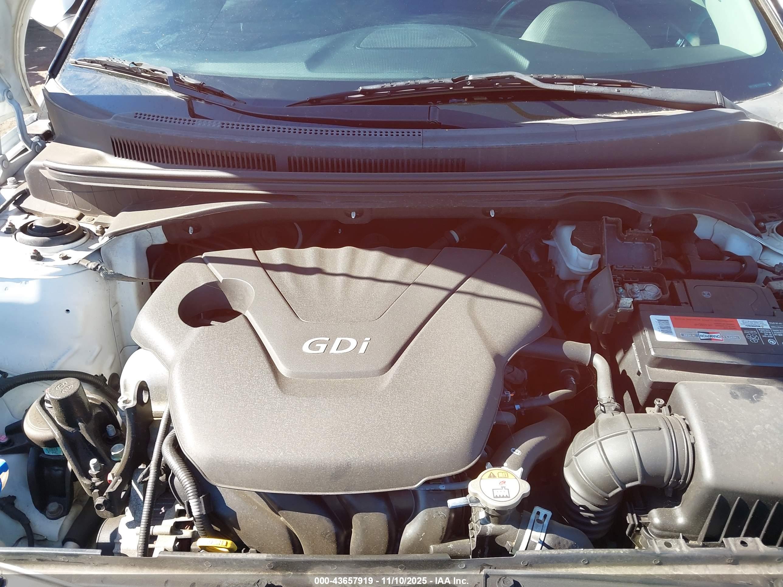 HYUNDAI VELOSTER image 10