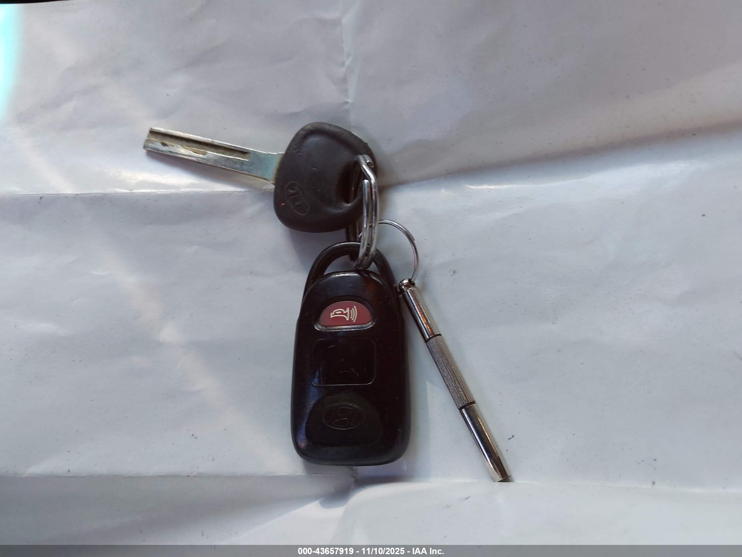 HYUNDAI VELOSTER image 11