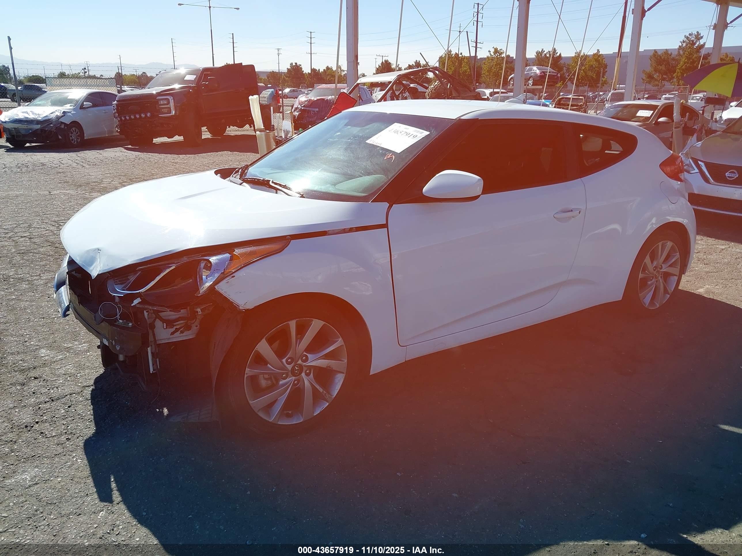 HYUNDAI VELOSTER image 2