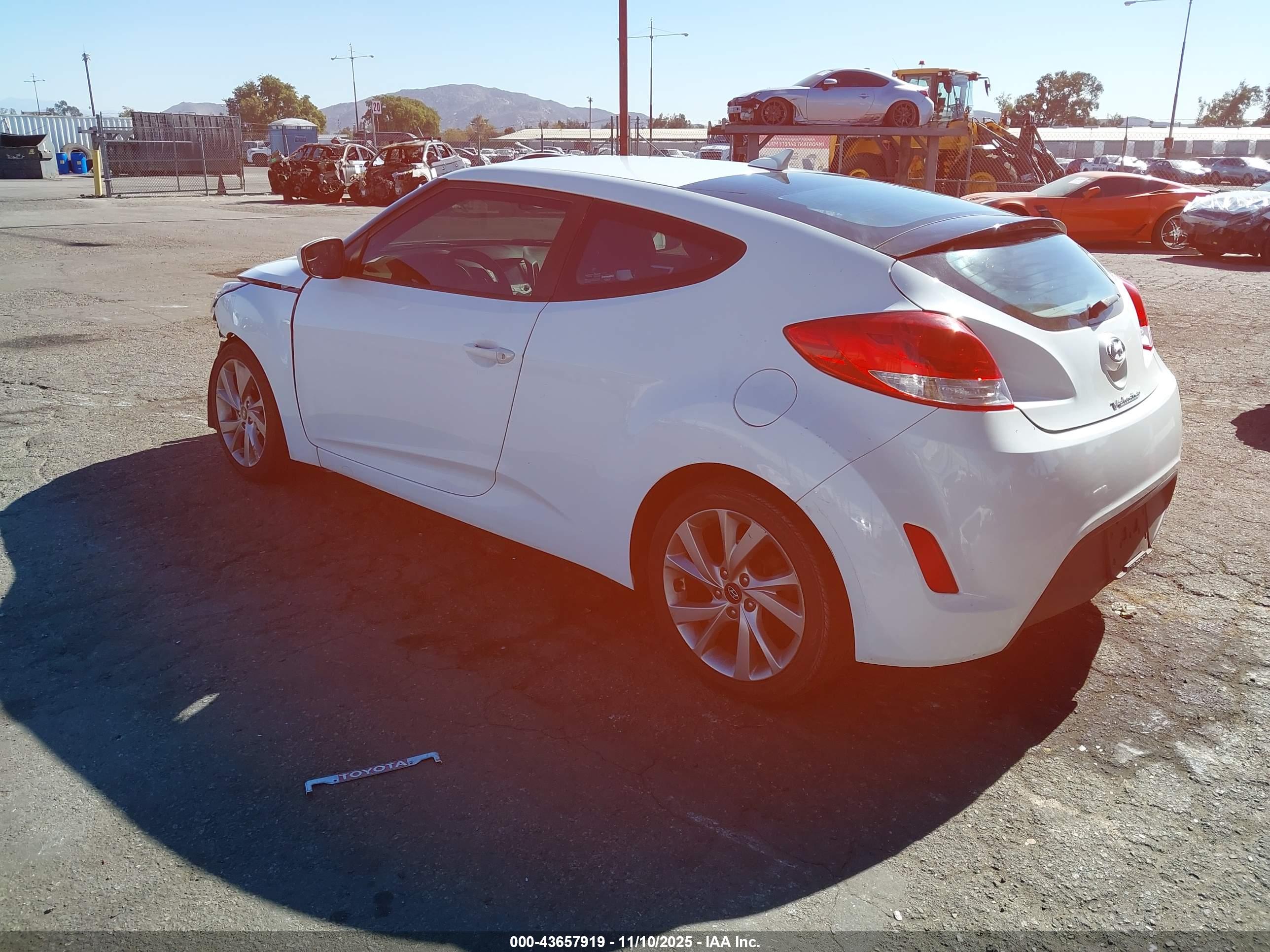 HYUNDAI VELOSTER image 3