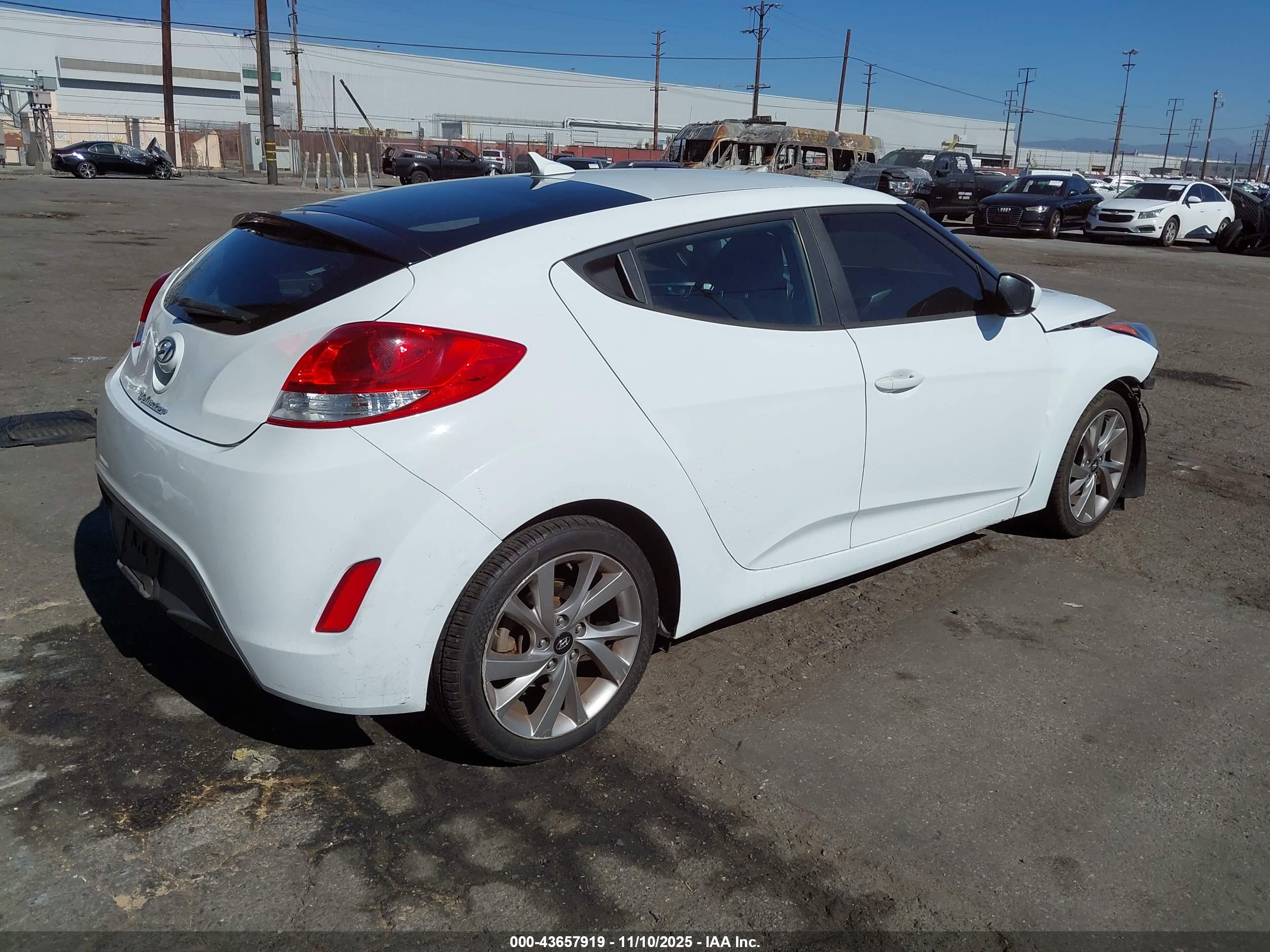 HYUNDAI VELOSTER image 4