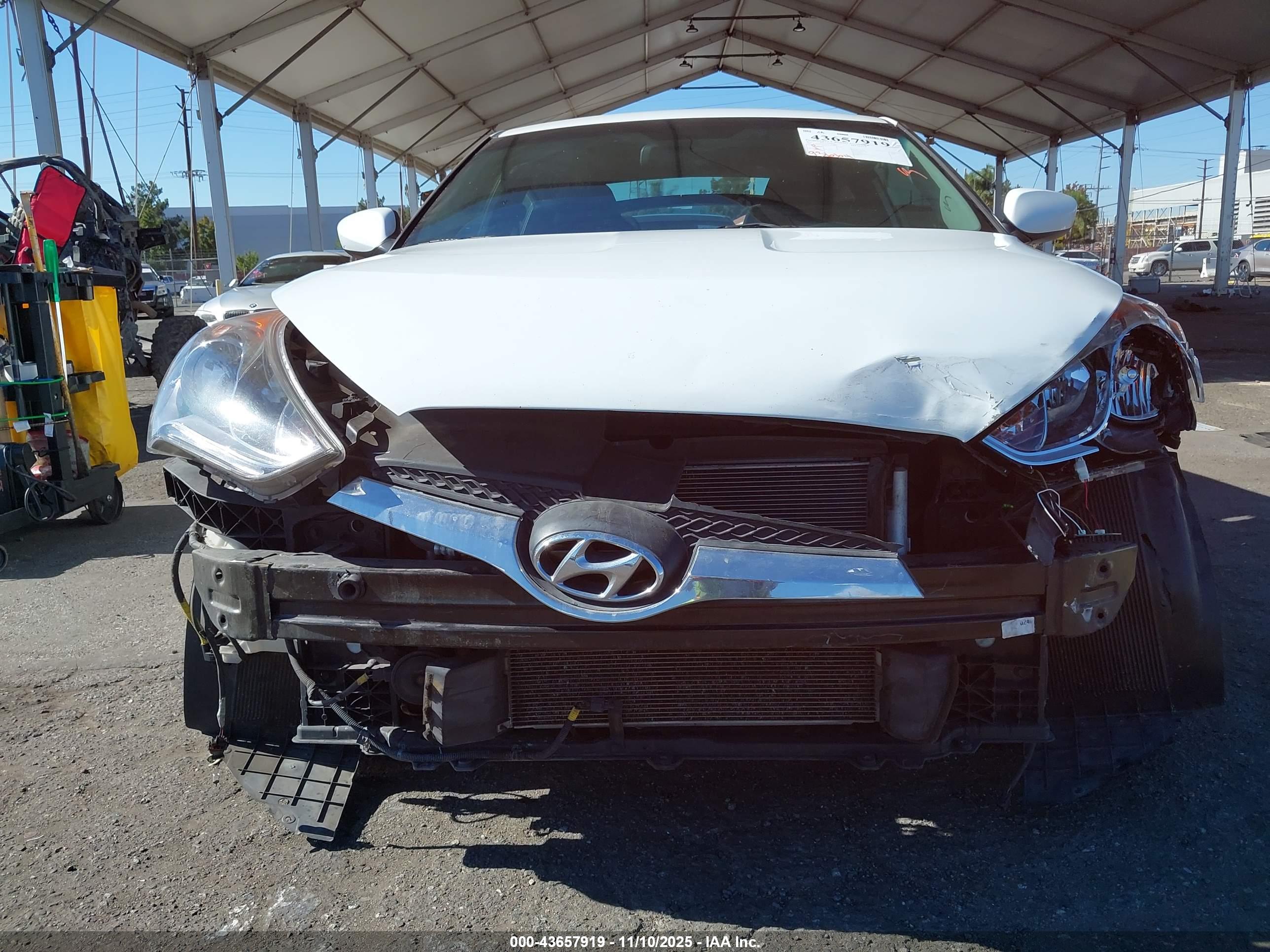 HYUNDAI VELOSTER image 6