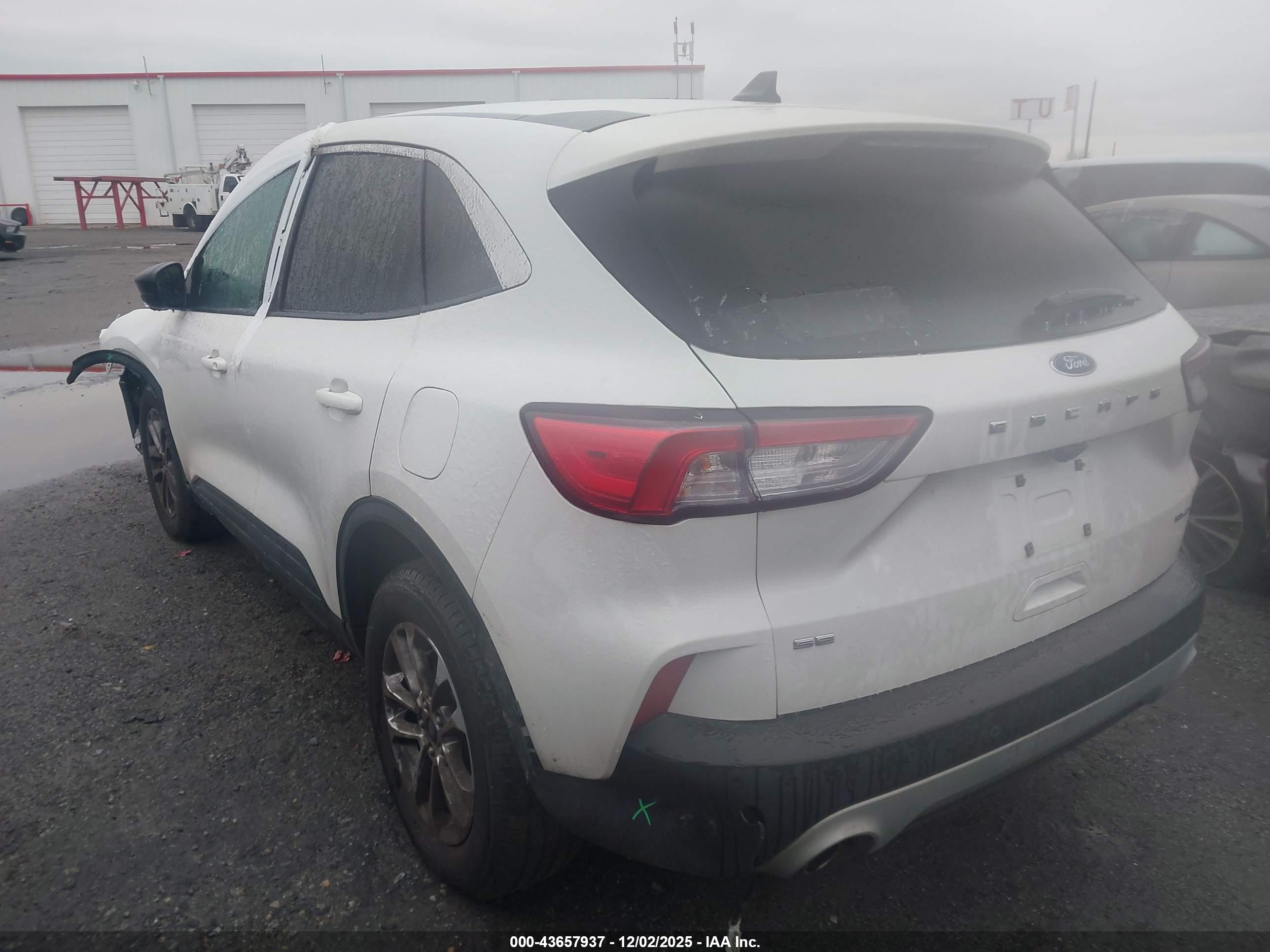 FORD ESCAPE image 3