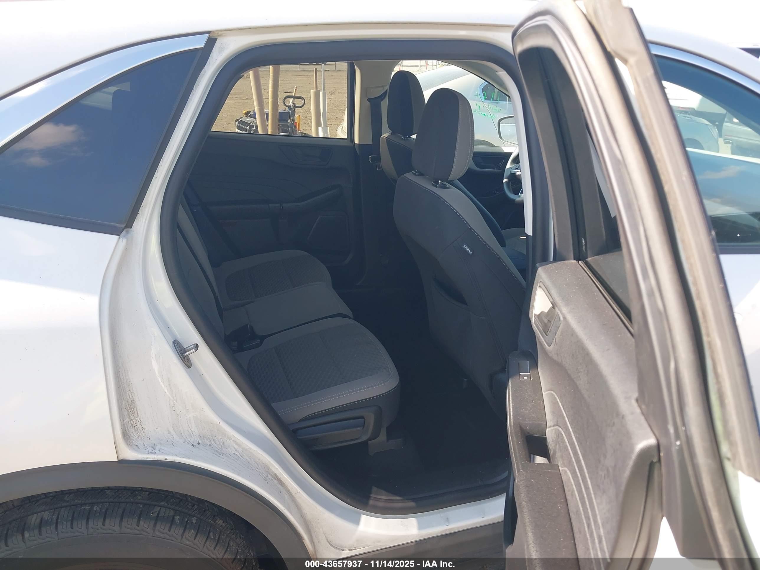FORD ESCAPE image 8