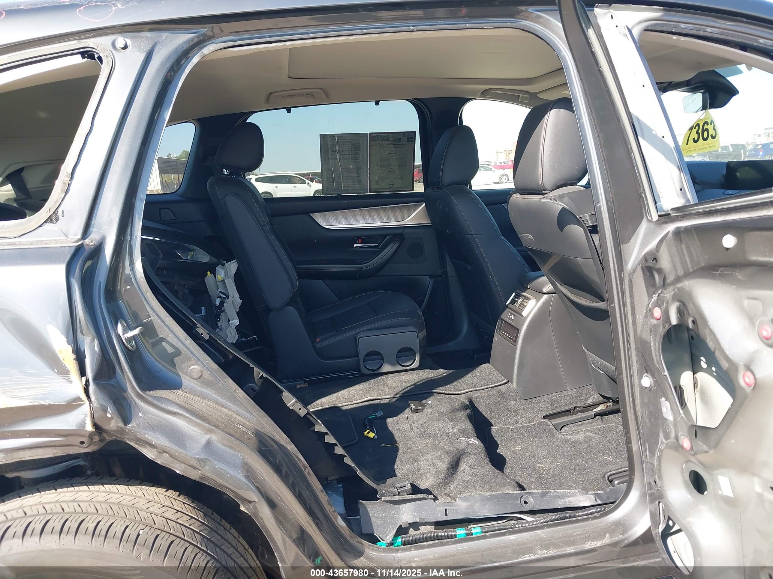 MAZDA CX-90 image 8