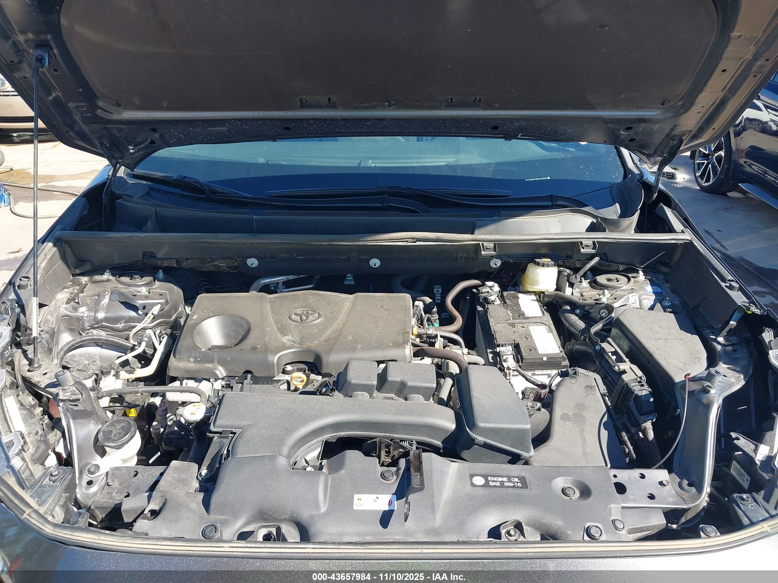 TOYOTA RAV4 image 10