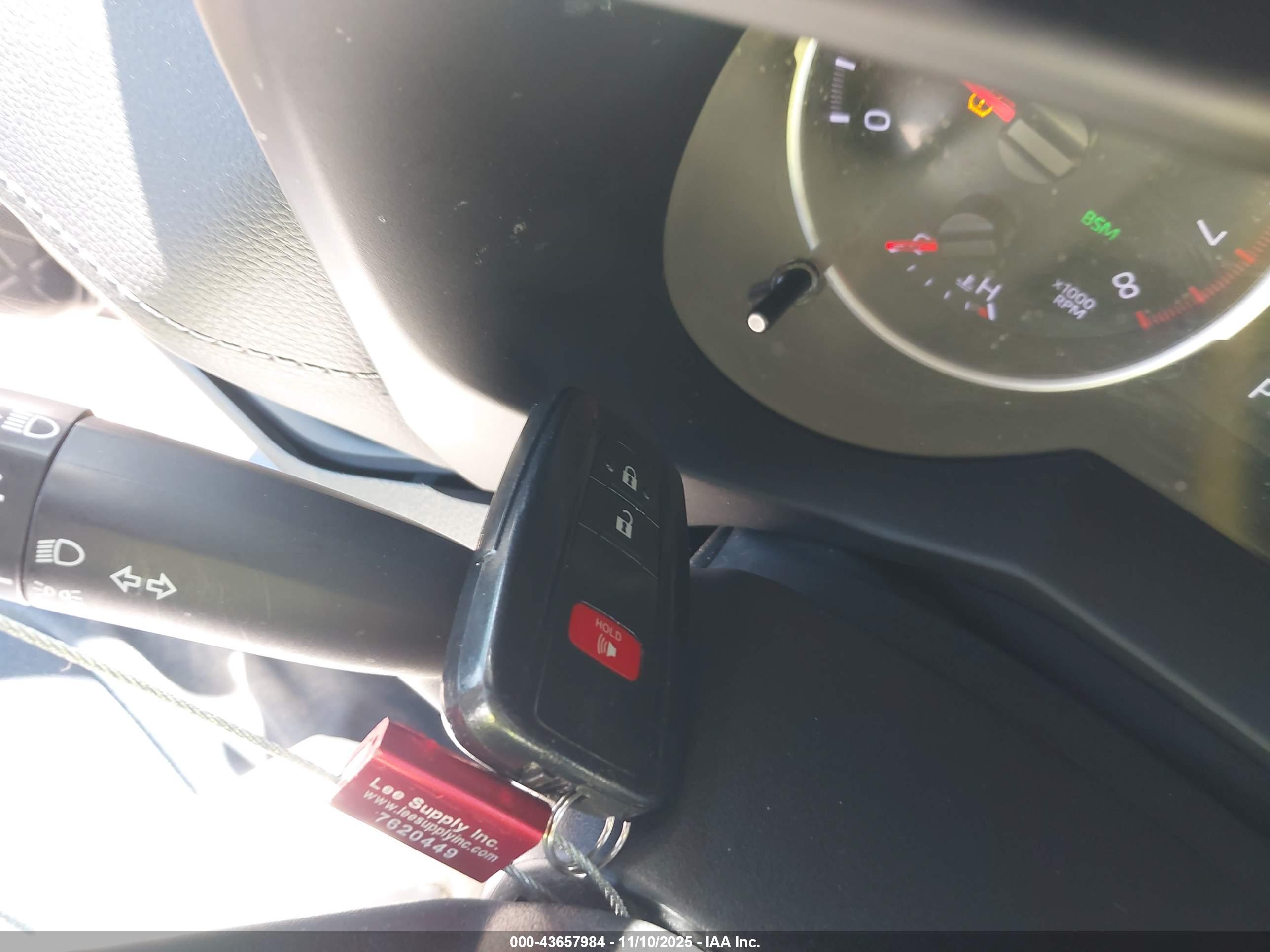 TOYOTA RAV4 image 11